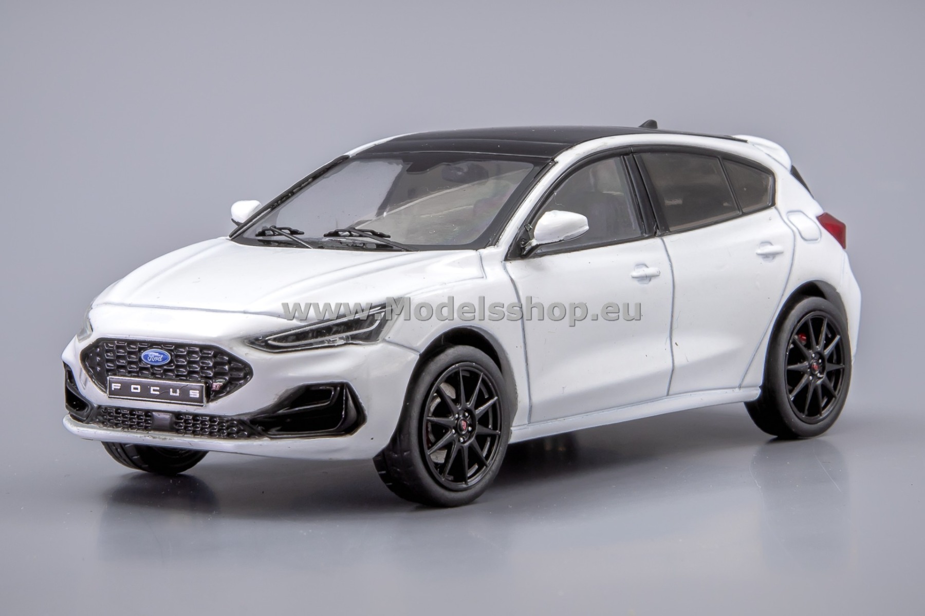 IXOMOC334.22 Ford Focus ST, 2022 /white/