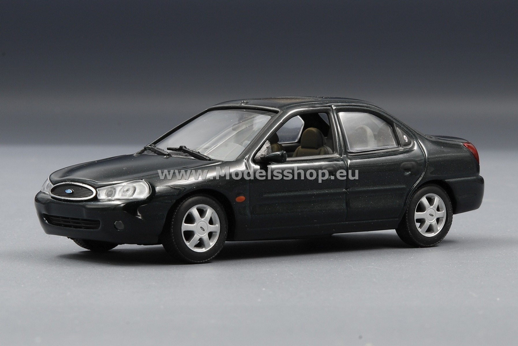 Minichamps FORD722039 Ford Mondeo 1997 sedan / notchback /dark green metallic/