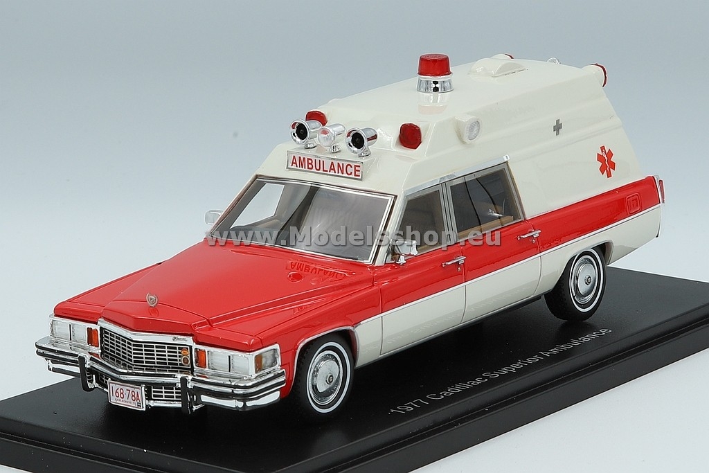 Cadillac Superior ambulance, 1977 /white-red/