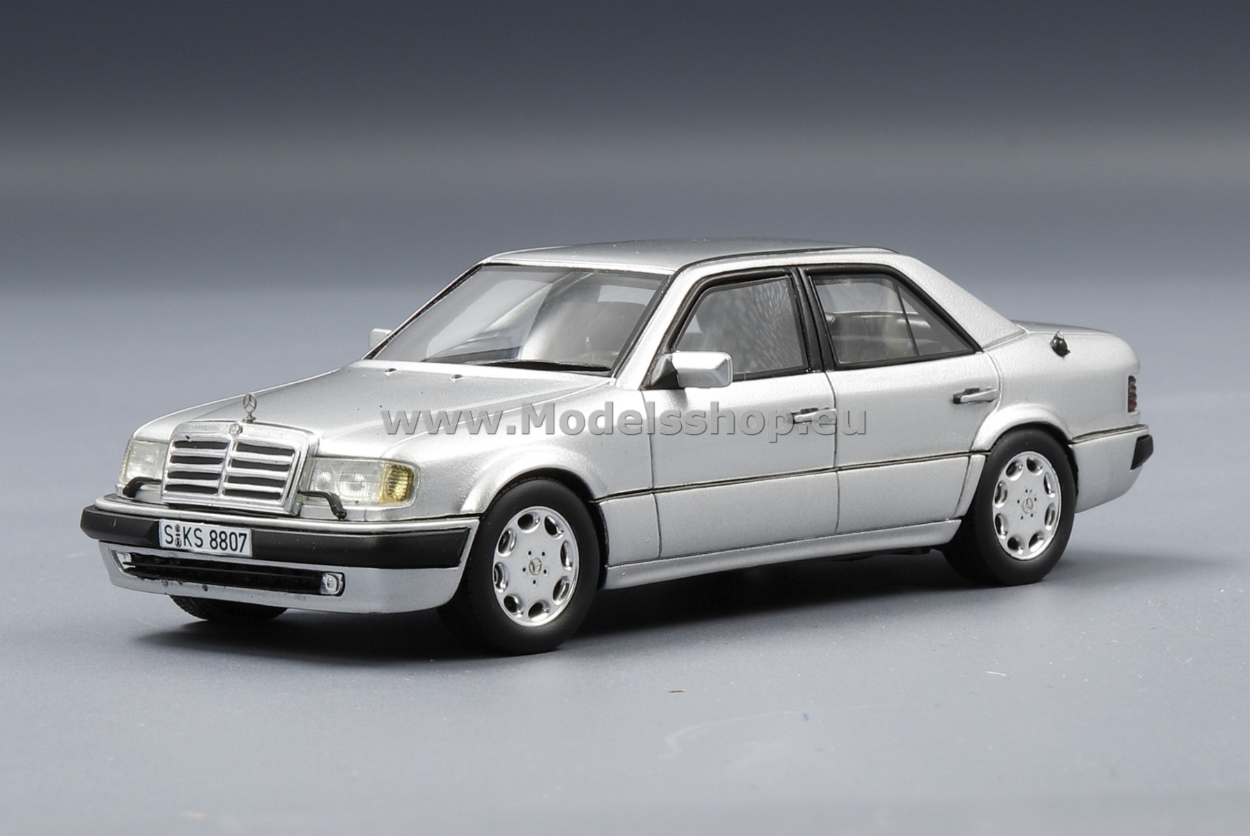 Spark S1021 Mercedes-Benz 500E, 1986 (1st serie) /silver/