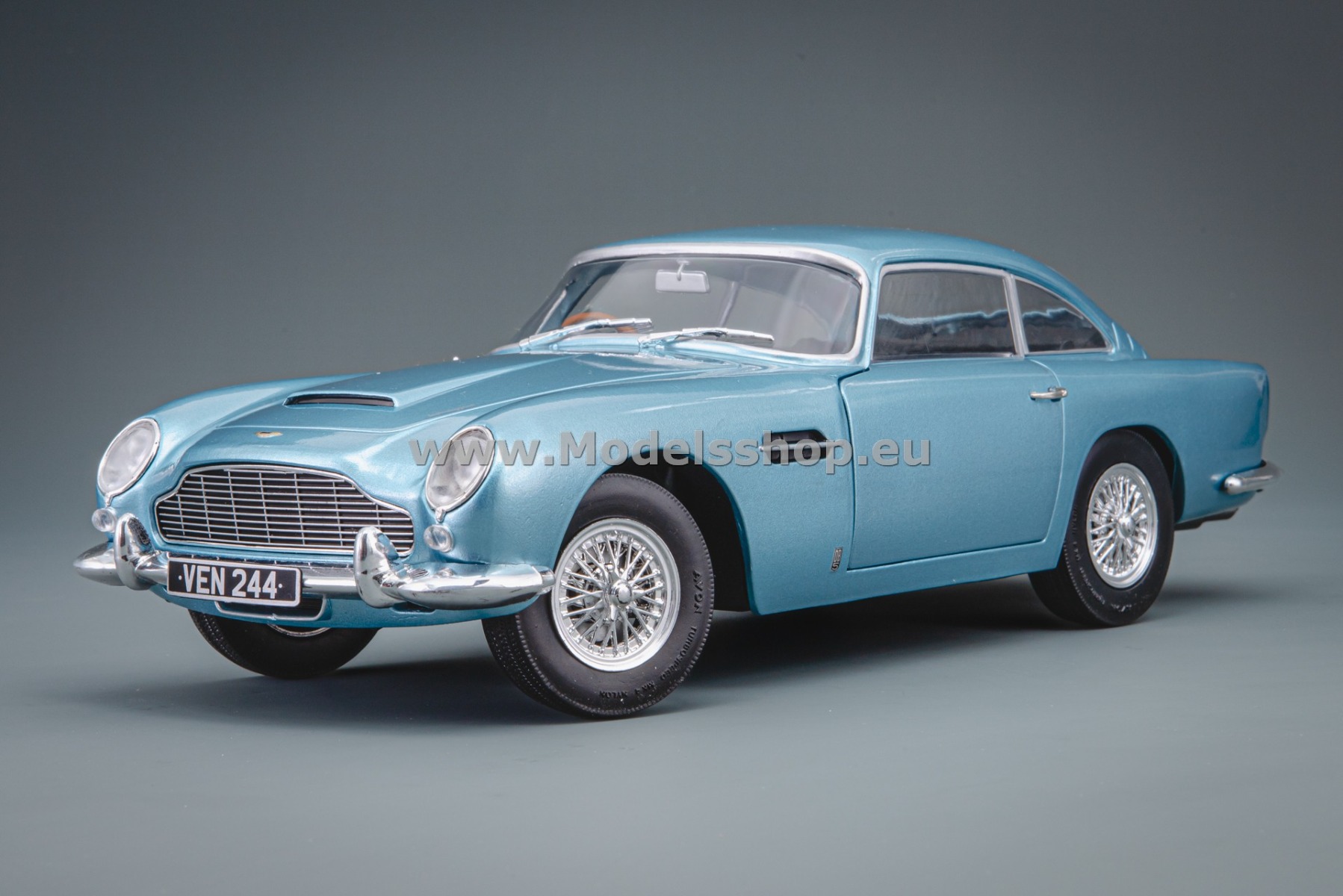 Solido S1807104 Aston Martin DB5, 1964 /light  blue metallic/