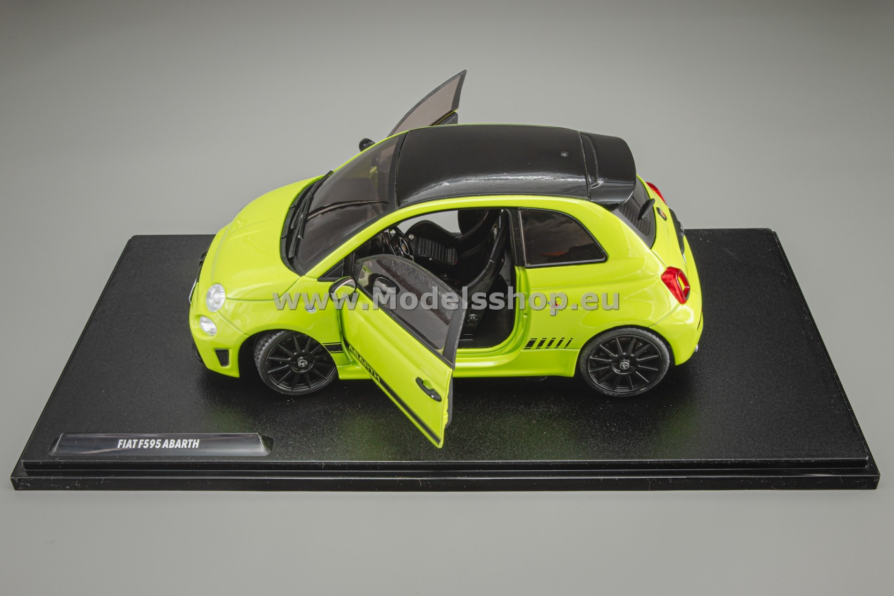 S1811307 1/18 FIAT F595 ABARTH 2023 VERDE ADRENALINA 49,90 € SOLIDO