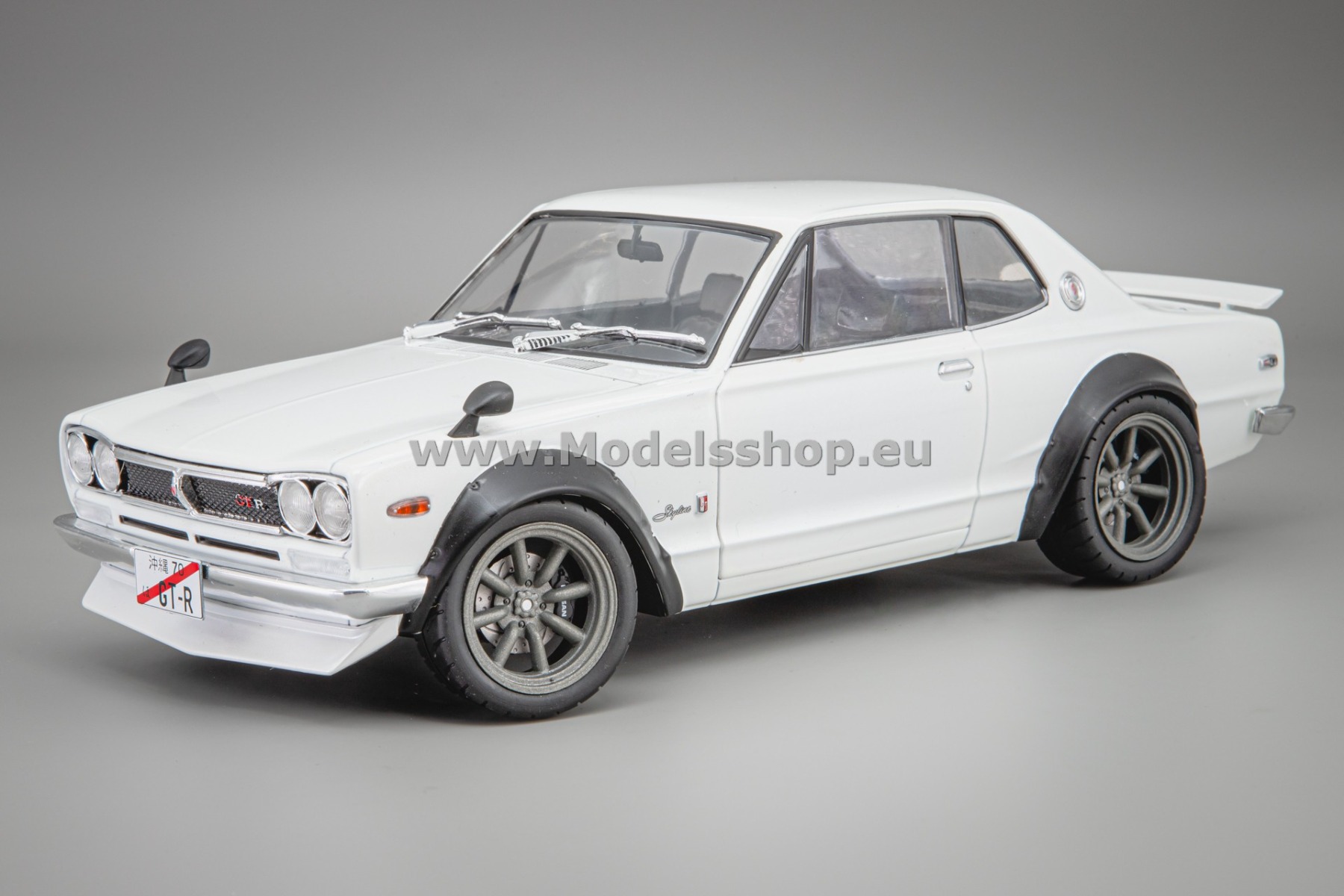 Solido S1813001 Nissan Skyline (C10) Hakosuka Solido Works, 1970 /Pearl White/