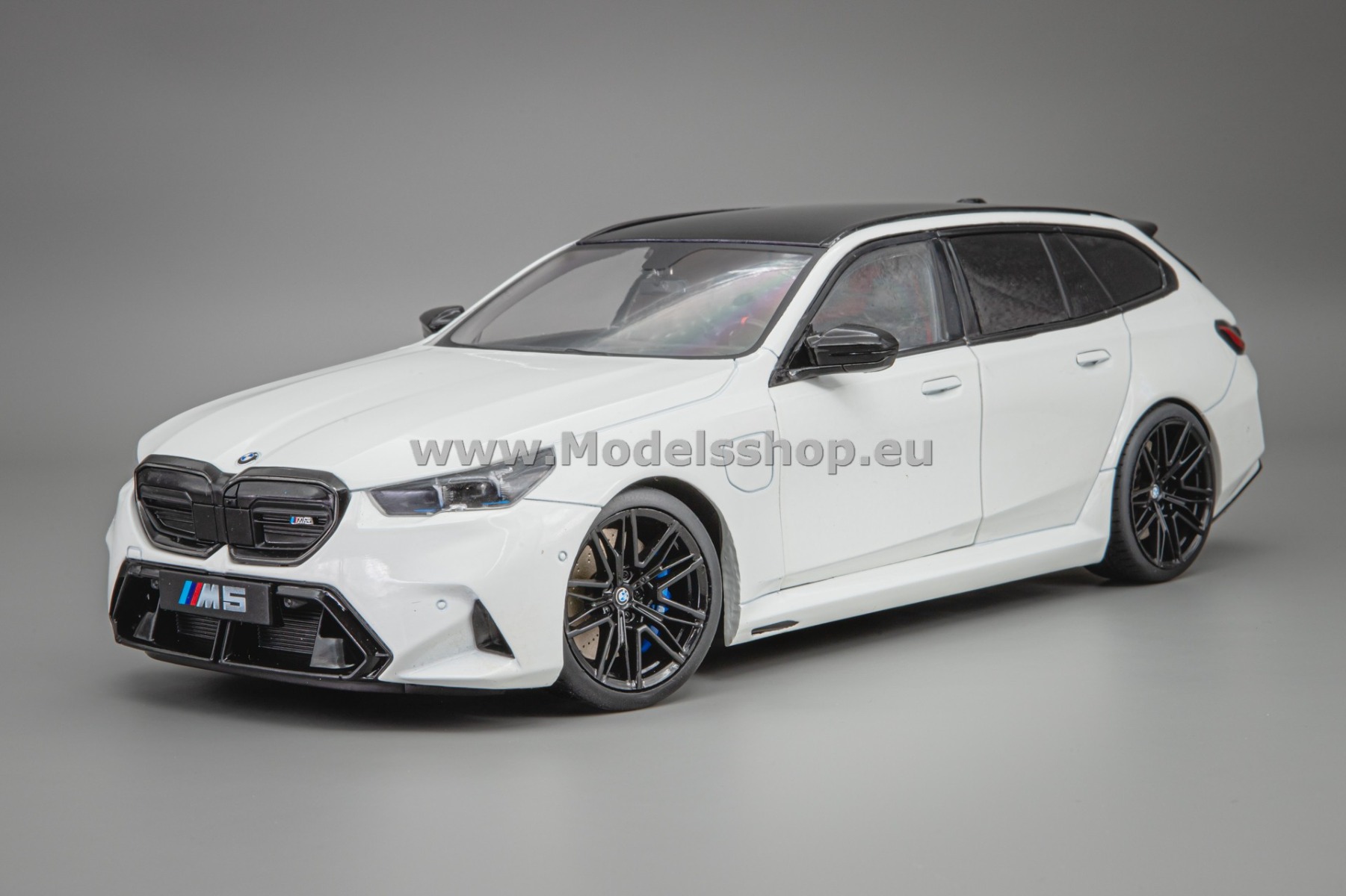 Solido S1814802 BMW M5 Touring, 2025 /Alpine White/