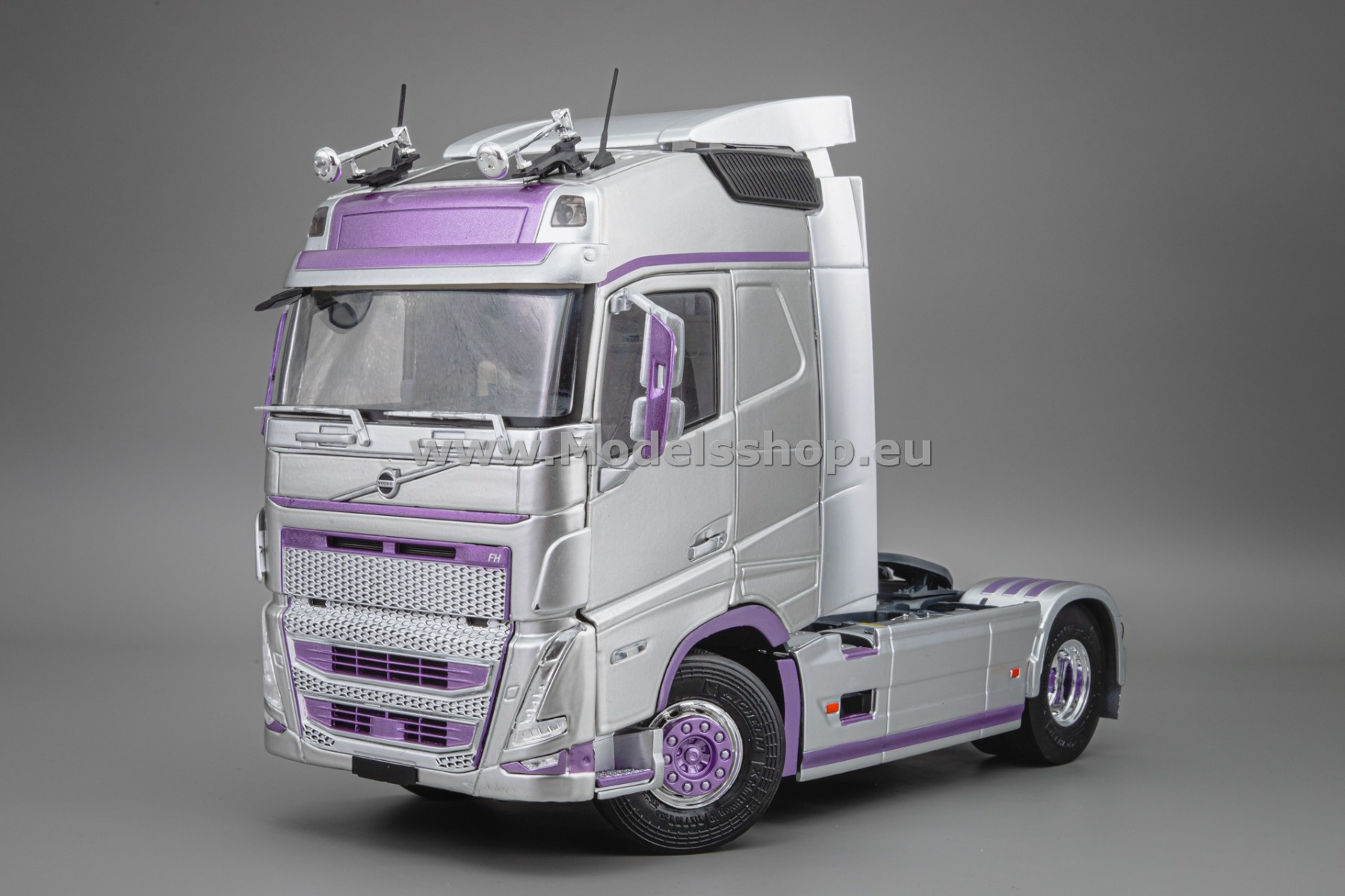 Solido S2400105 Volvo Trucks FH Globetrotter XL tractor truck, 2023  /silver - purple/