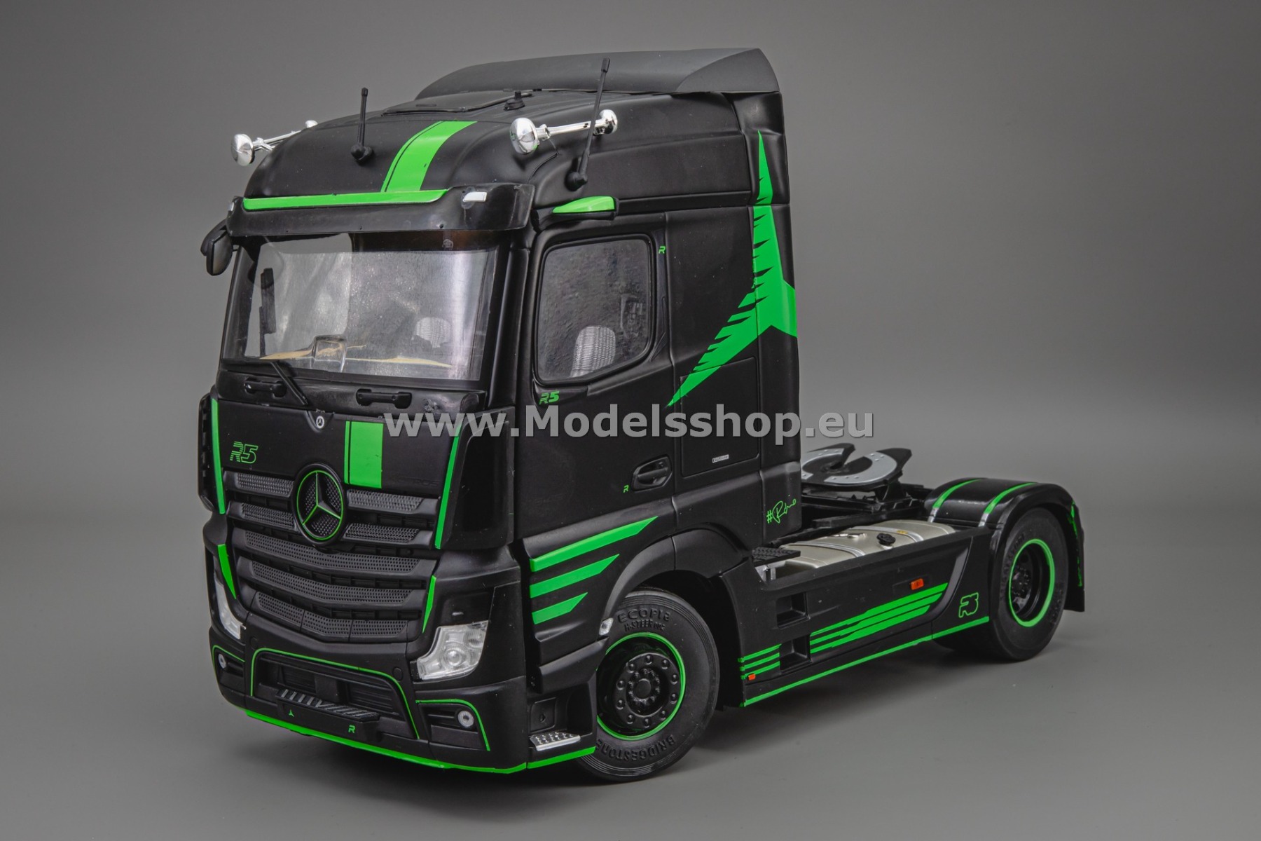 Solido S2400204 Mercedes-Benz Actros R5 tractor truck, 2021 Italian Collection /black - green/