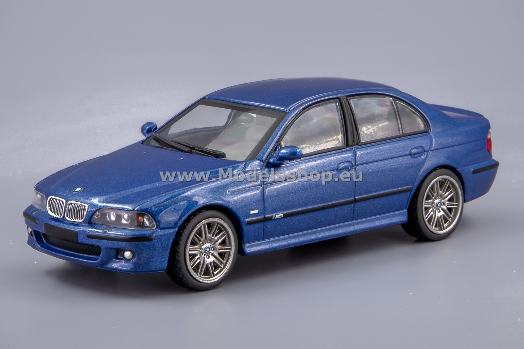 Solido S4310501 BMW E39 M5 5.0 V8 32V, 2003 /Estoril blue/