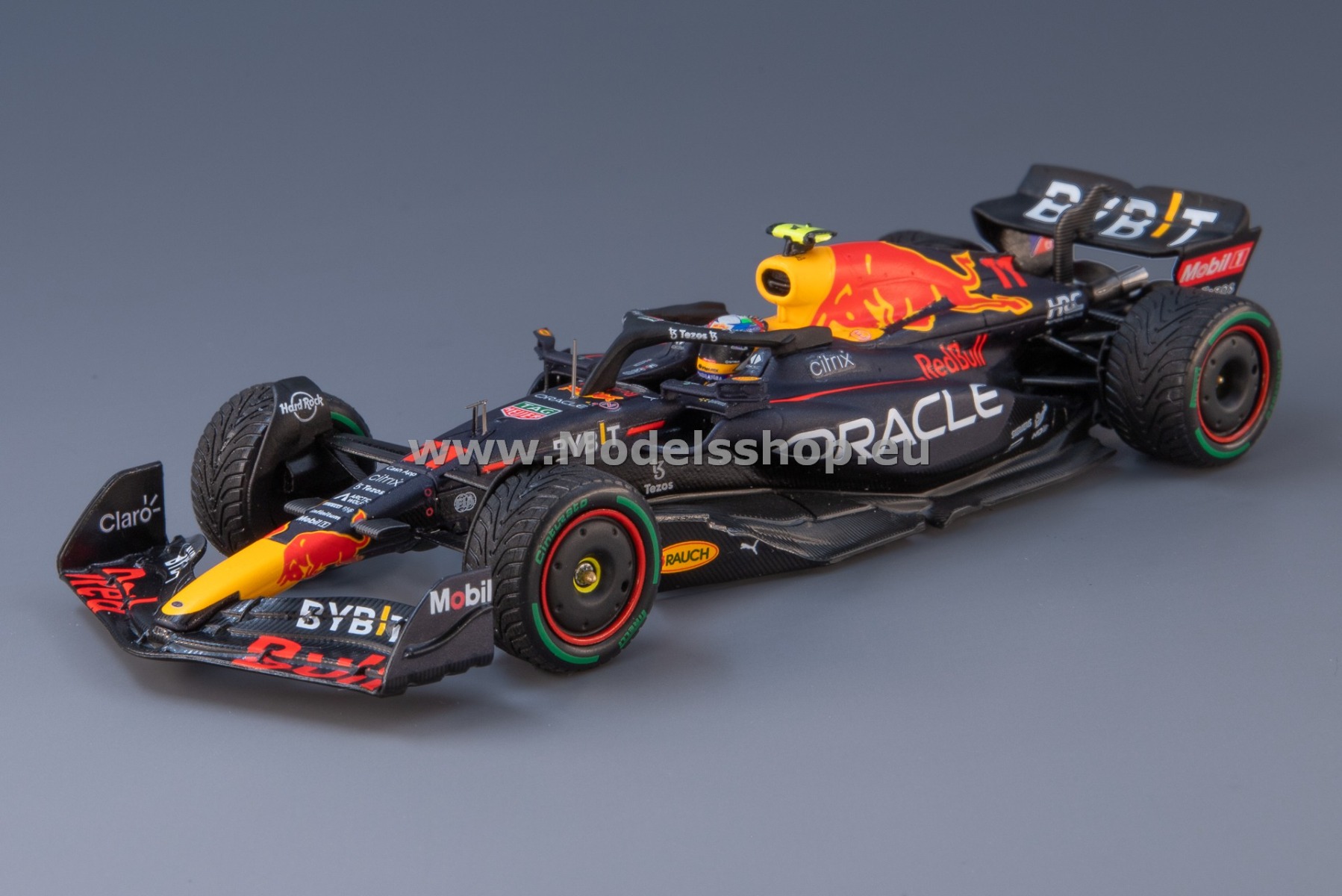 Spark S8560 Oracle Red Bull Racing RB18, No.11 Oracle Red Bull Racing, Winner Singapore GP 2022, Sergio Perez