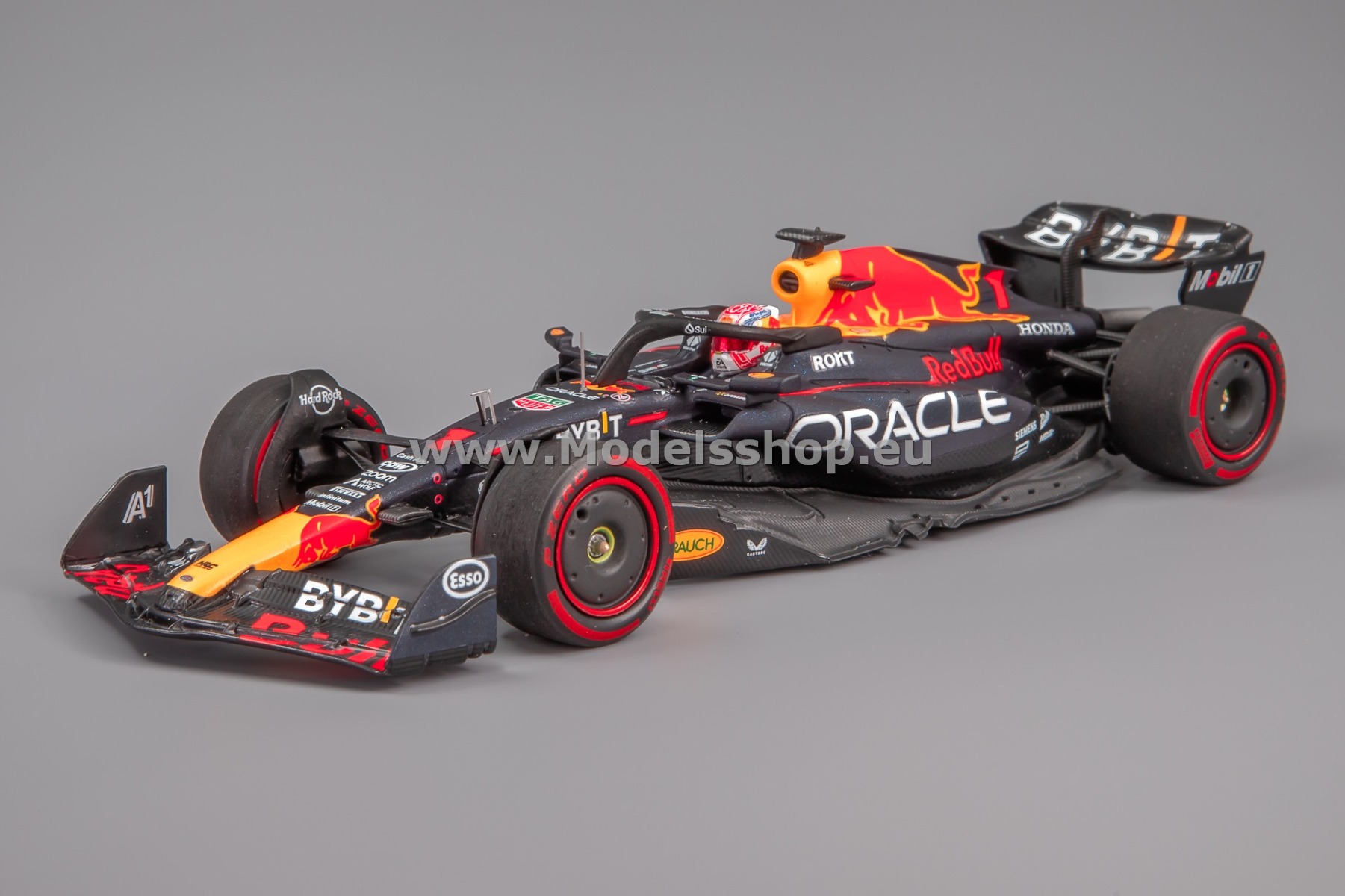 Spark S8592 Oracle Red Bull Racing RB19, No.1 Oracle Red Bull Racing, F1 Fomula 1, Winner Silverstone British GP 2023, Max Verstappen (with pit board)
