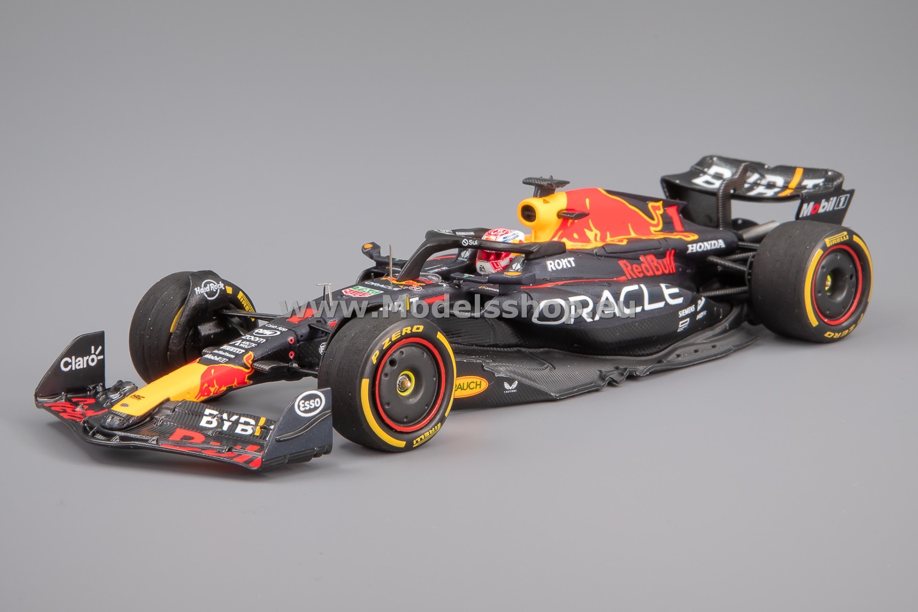 Spark S8596 Oracle Red Bull Racing RB19, No.1 Oracle Red Bull Racing, F1 Fomula 1, Winner Canada GP 2023, Red Bull Racing 100th Victories, Max Verstappen (w. pit board)