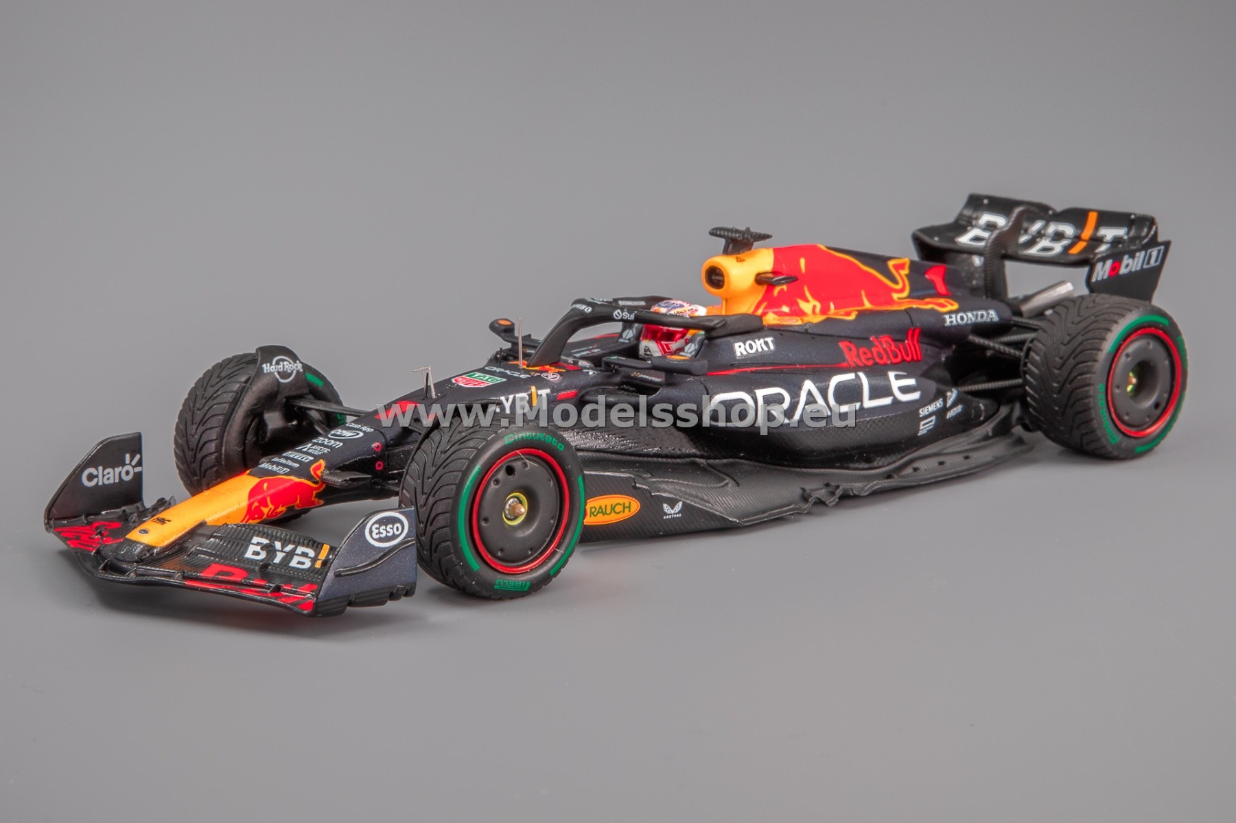 Spark S8923 Oracle Red Bull Racing RB19, No.1, Oracle Red Bull Racing, F1 Formula 1, Winner Dutch GP 2023, Max Verstappen (w. pit board)