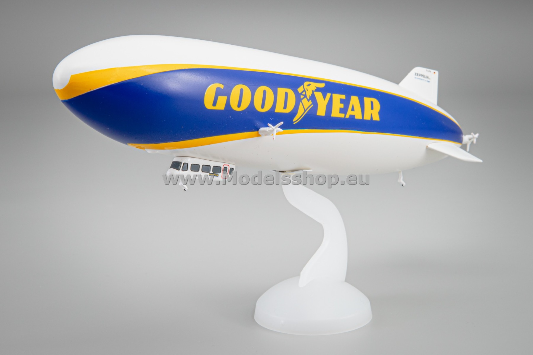Spark SP437 Goodyear Blimp / Airship