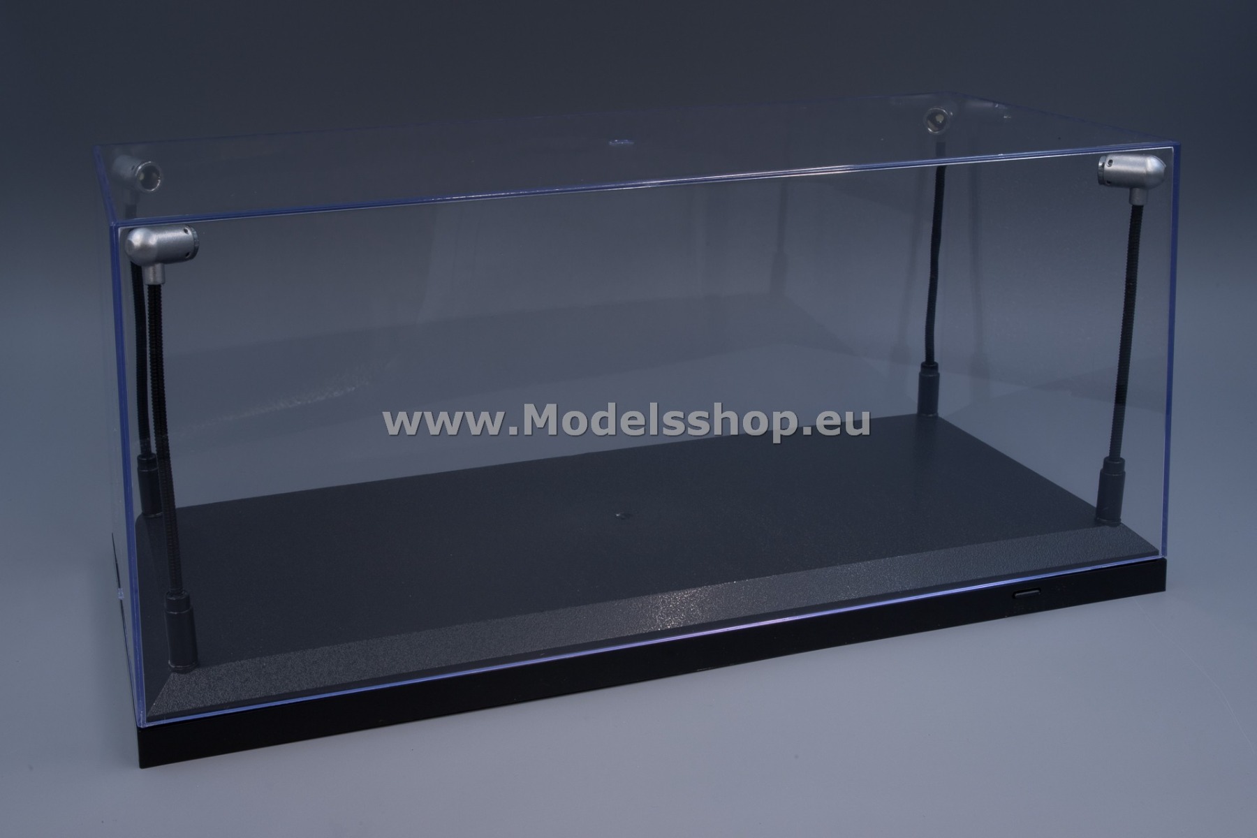 Led show case for 1:18 model (Dimensions: L:35,5cm x W:15,6cm x H:16cm). Includes 4x ultra bright LED, adjustable lights (model not included!)