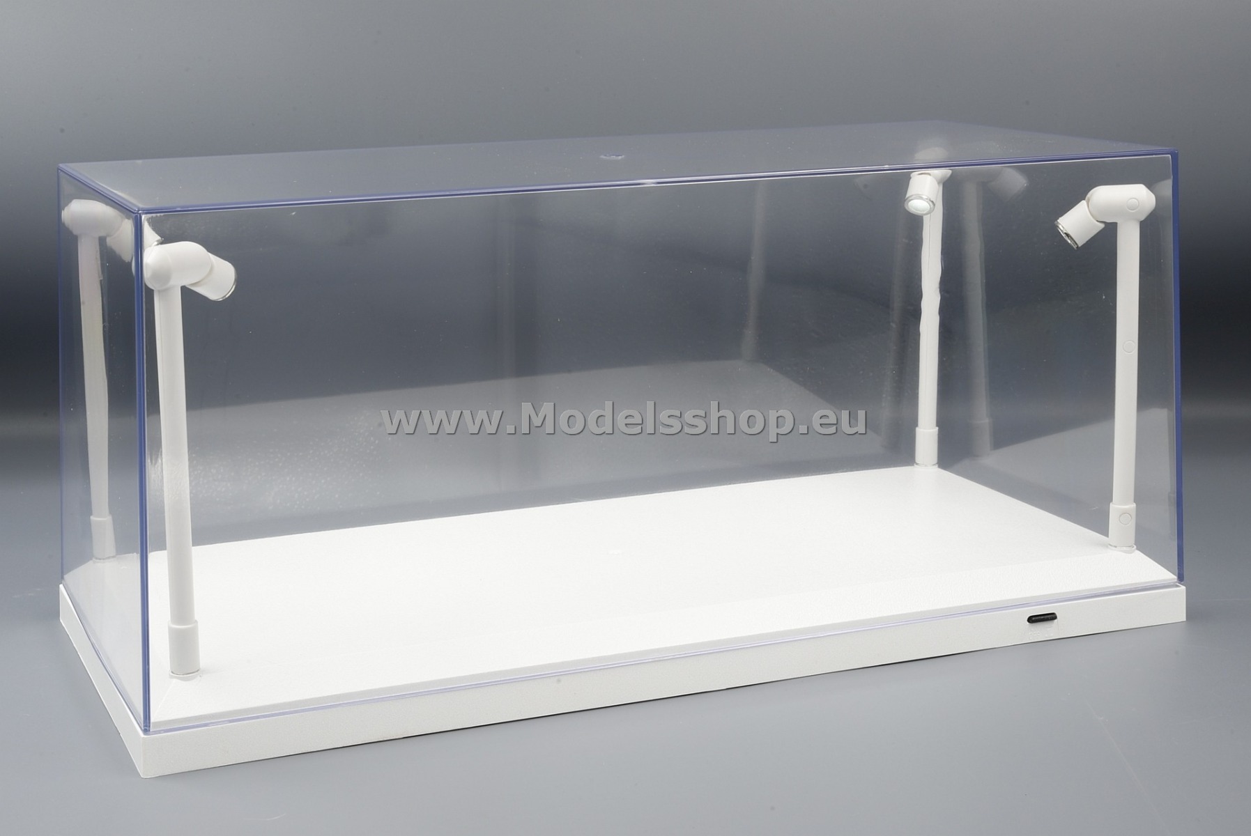 LED Display case / box for 1/18 model. Comes with 4 ultra bright LED, adjustable light, uses 4x AA batteries (not included)