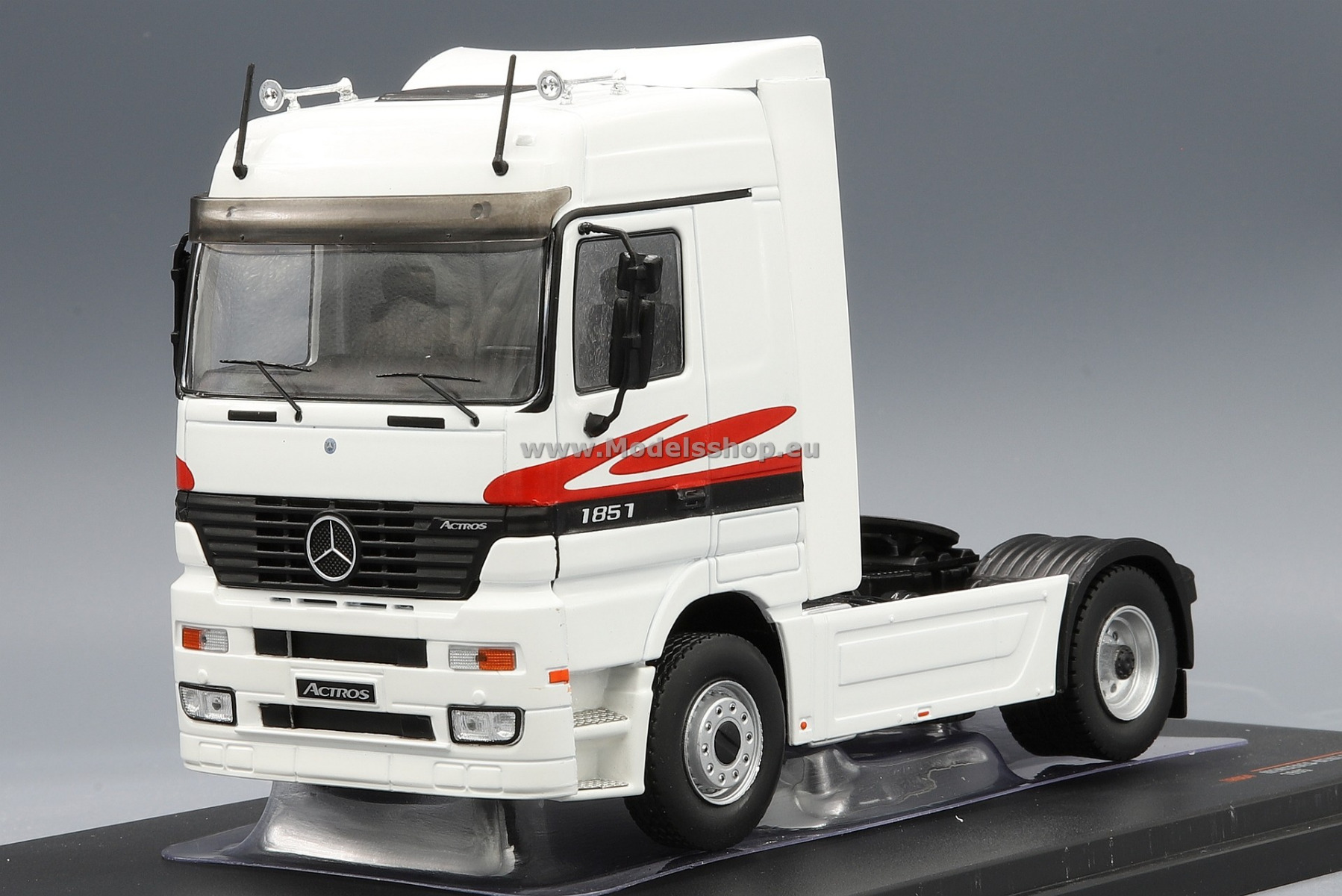 Mercedes-Benz Actros MP1 tractor truck, 1995 /white - decorated/