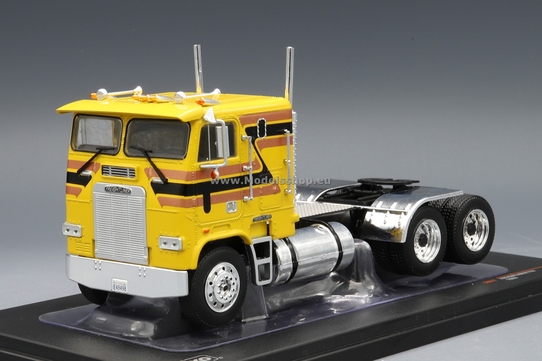 Freightliner FLA tractor truck, 1993 /yellow - decorated/