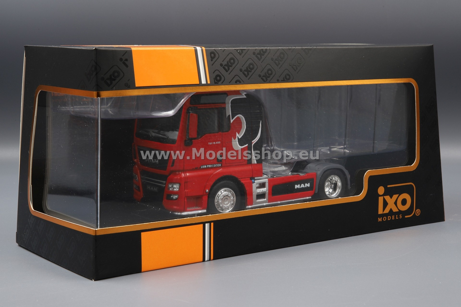 Italeri MAN TGX 18.500 XXL Truck Lion Pro Edition Model Kit