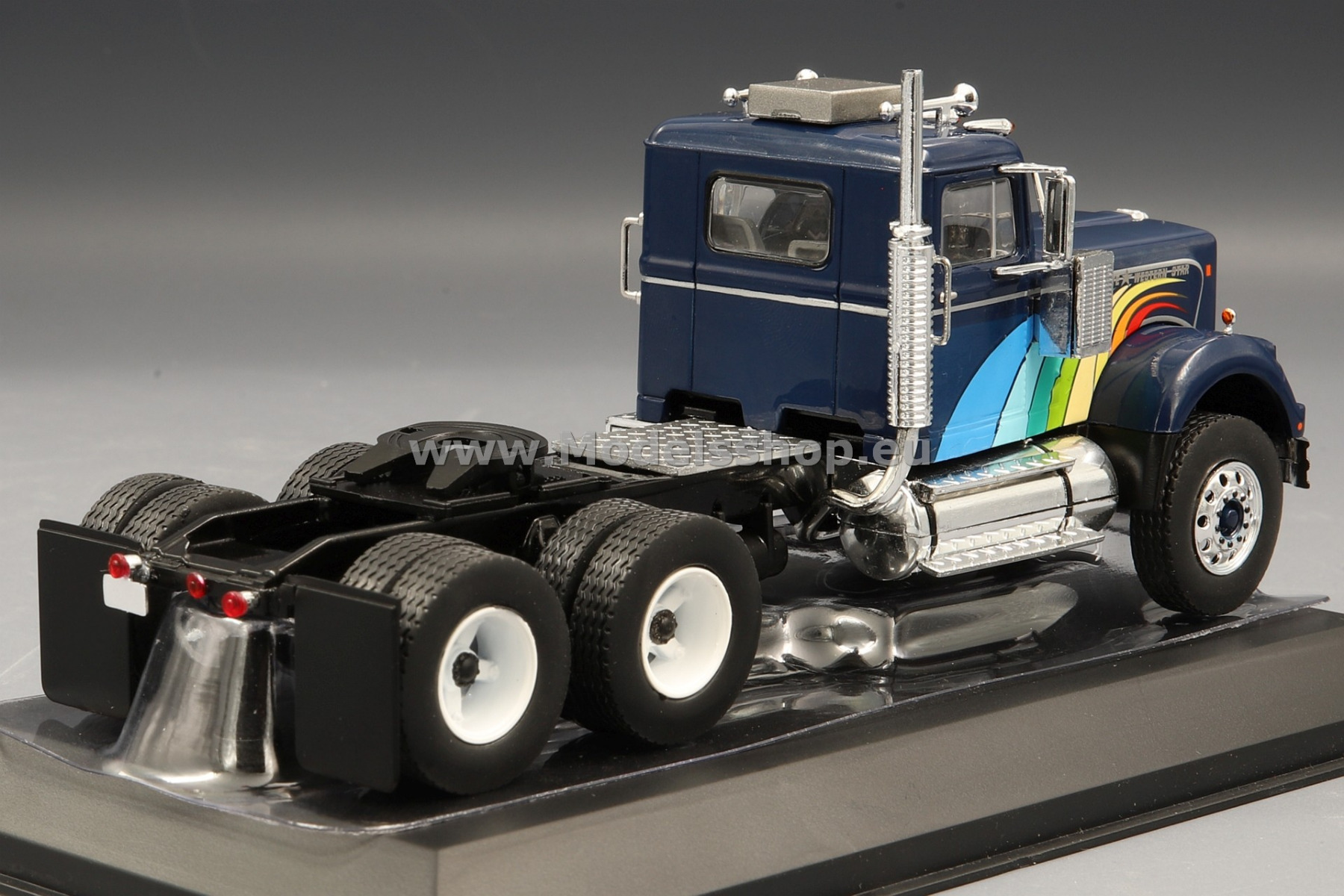 IXO TR077 White Western Star 4864 tractor truck, 1970 /dark