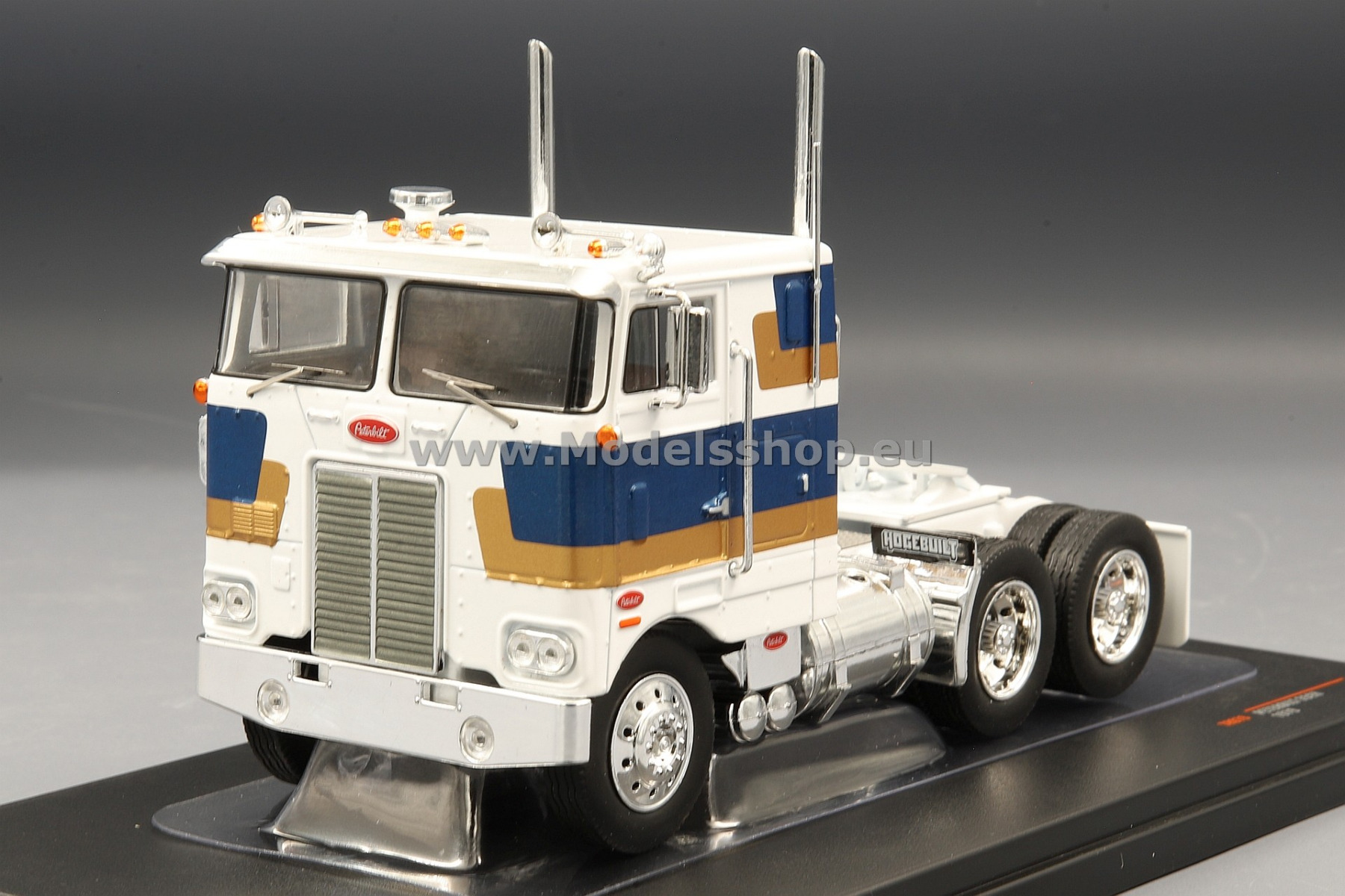 Peterbilt 352 H tractor truck, 1979 /white - decorated/