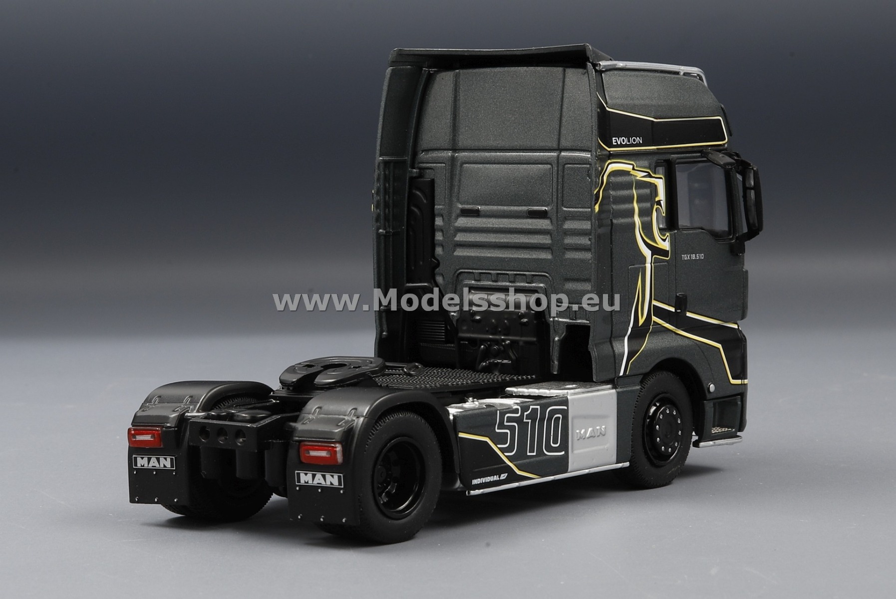 IXO TR113 MAN TGX XXL Evolion, tractor truck 2020 /grey