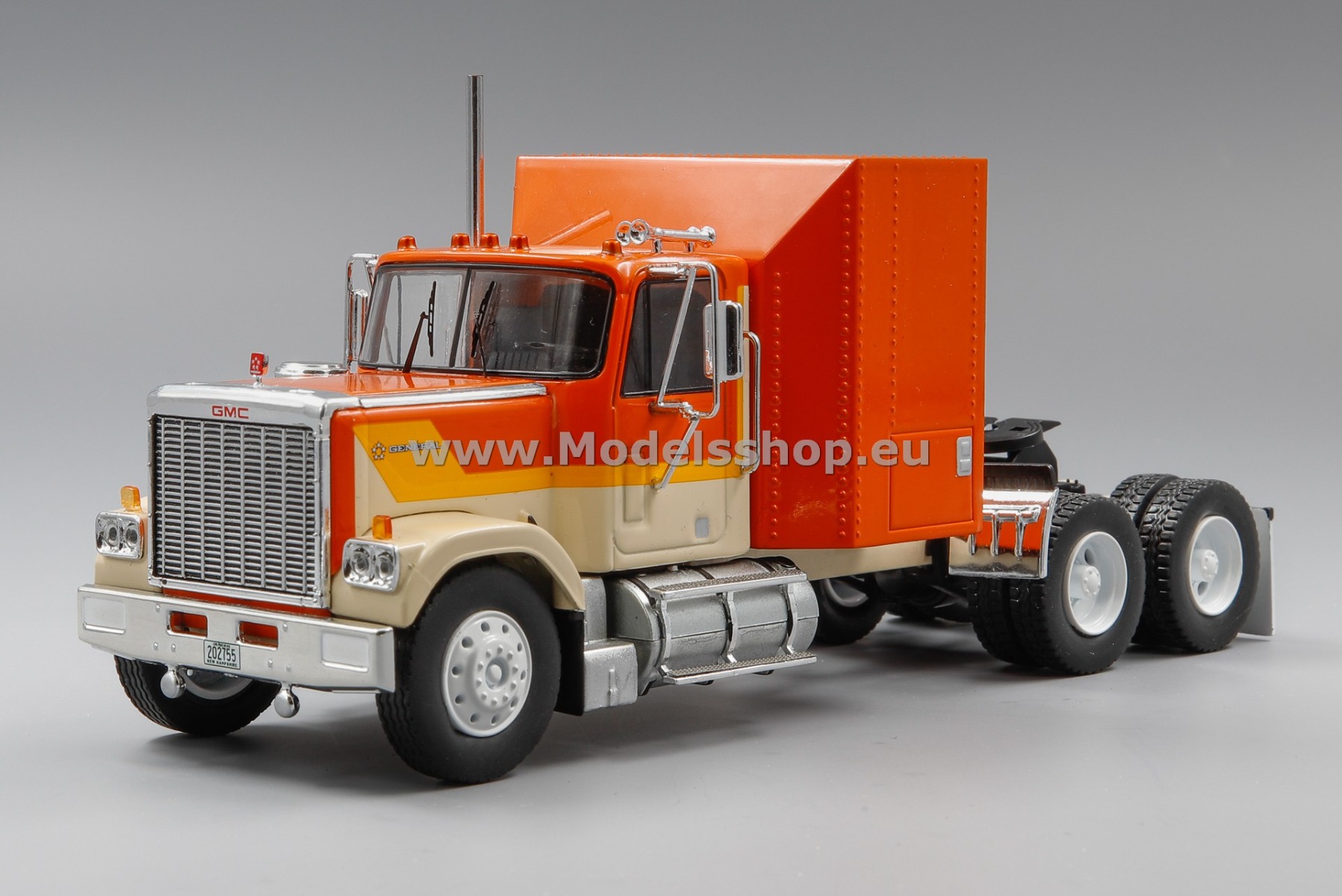 IXO TR129.22 GMC General tractor truck, 1980 /orange - beige/