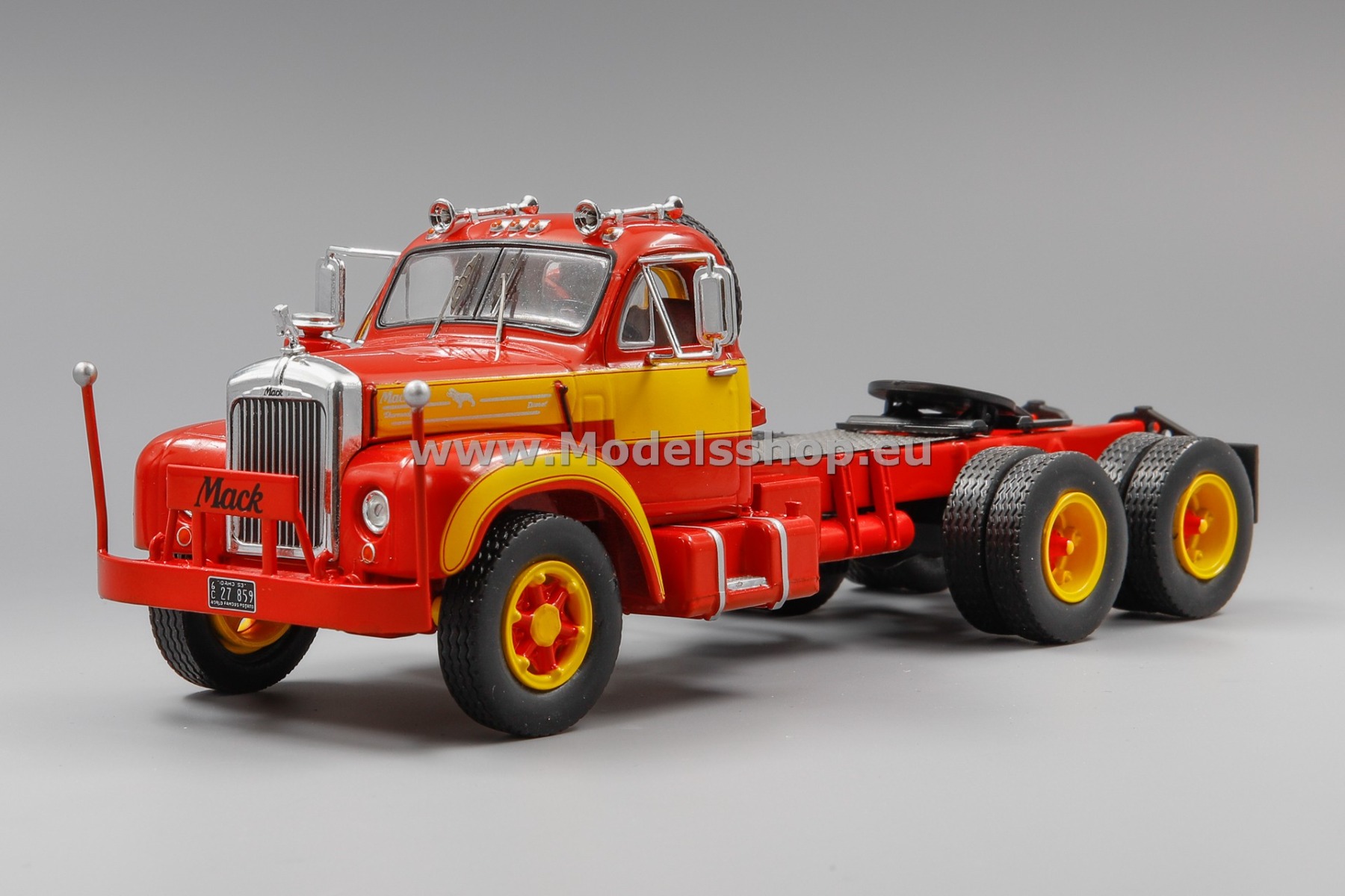 IXO TR131.22 Mack B 61 tractor truck, 1953 /red - yellow/