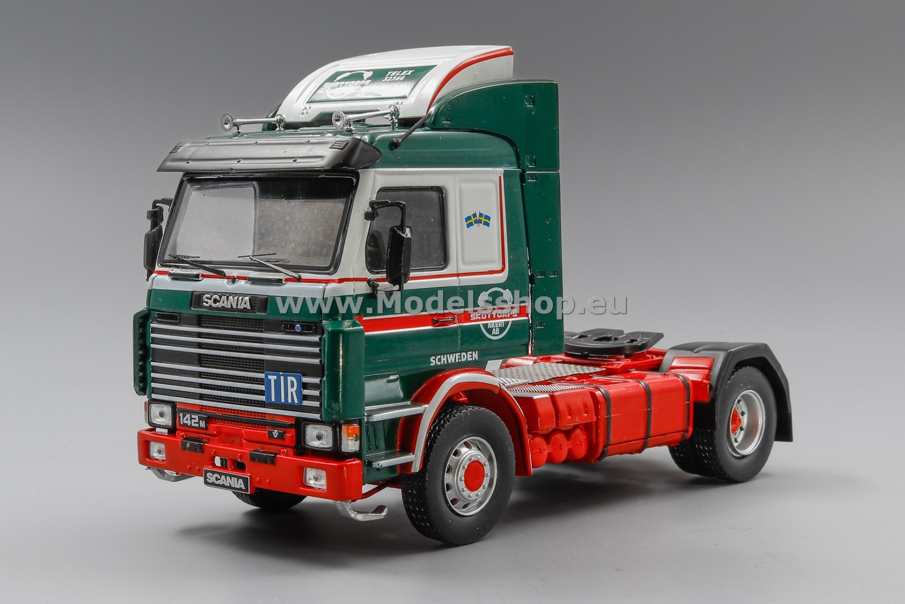 Scania 142M tractor truck, 1981 /green - white/