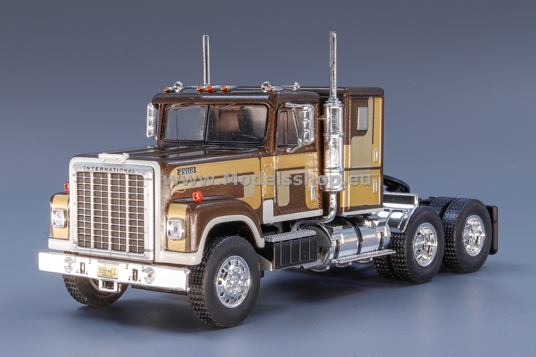 IXO TR142.22 International Transtar 4300 tractor truck, 1980 /brown/
