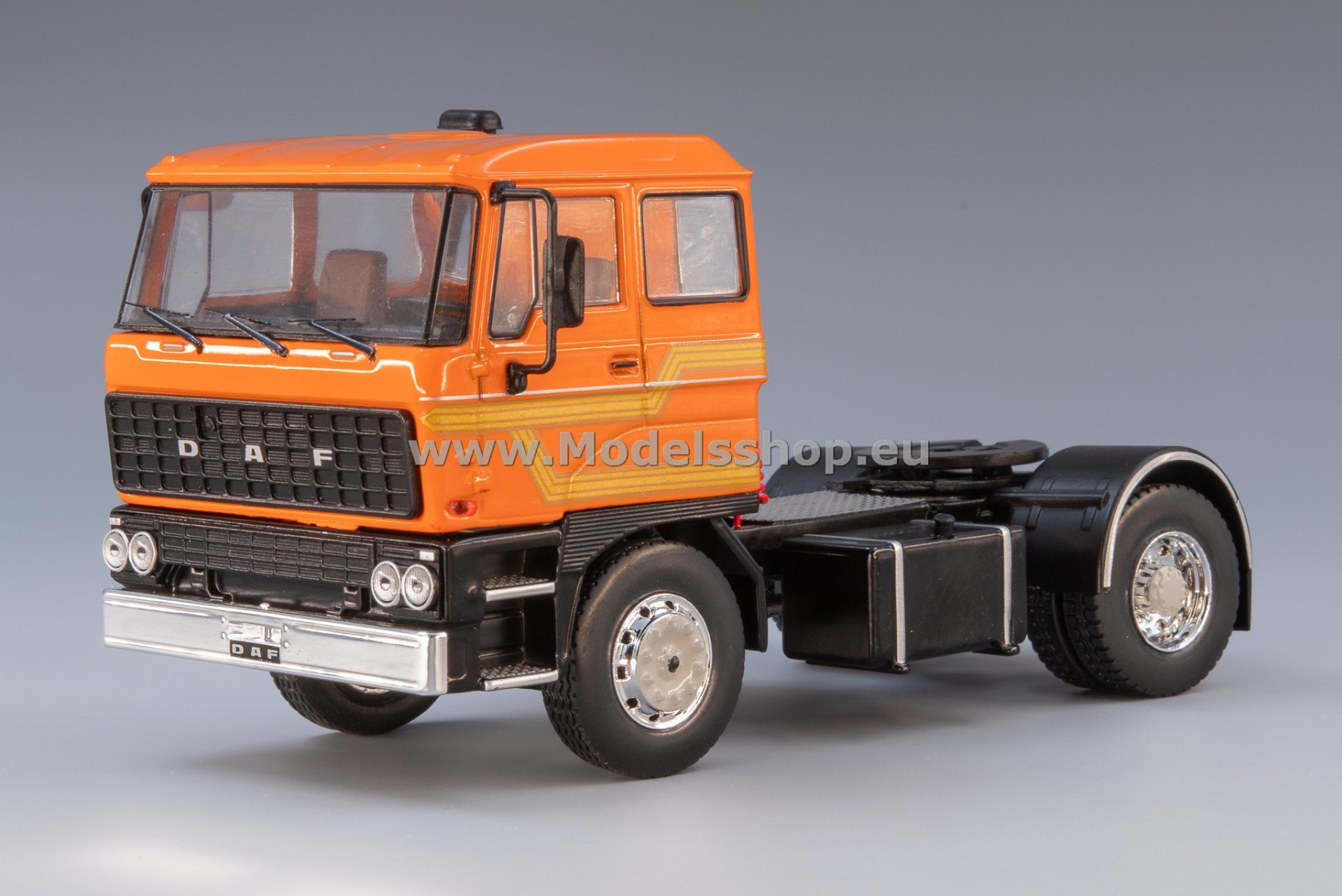 IXO TR146.22 DAF 2800 tractor truck, 1975 /orange/