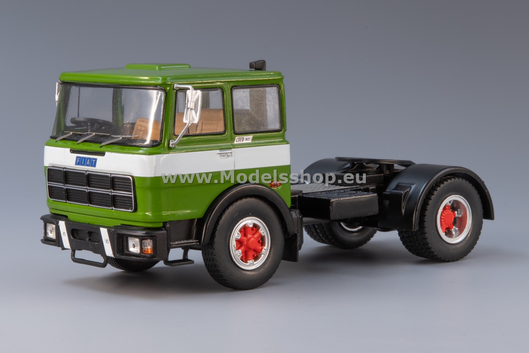 IXO TR147.22 Fiat 619 N1 tractor truck, 1980 /green - white/