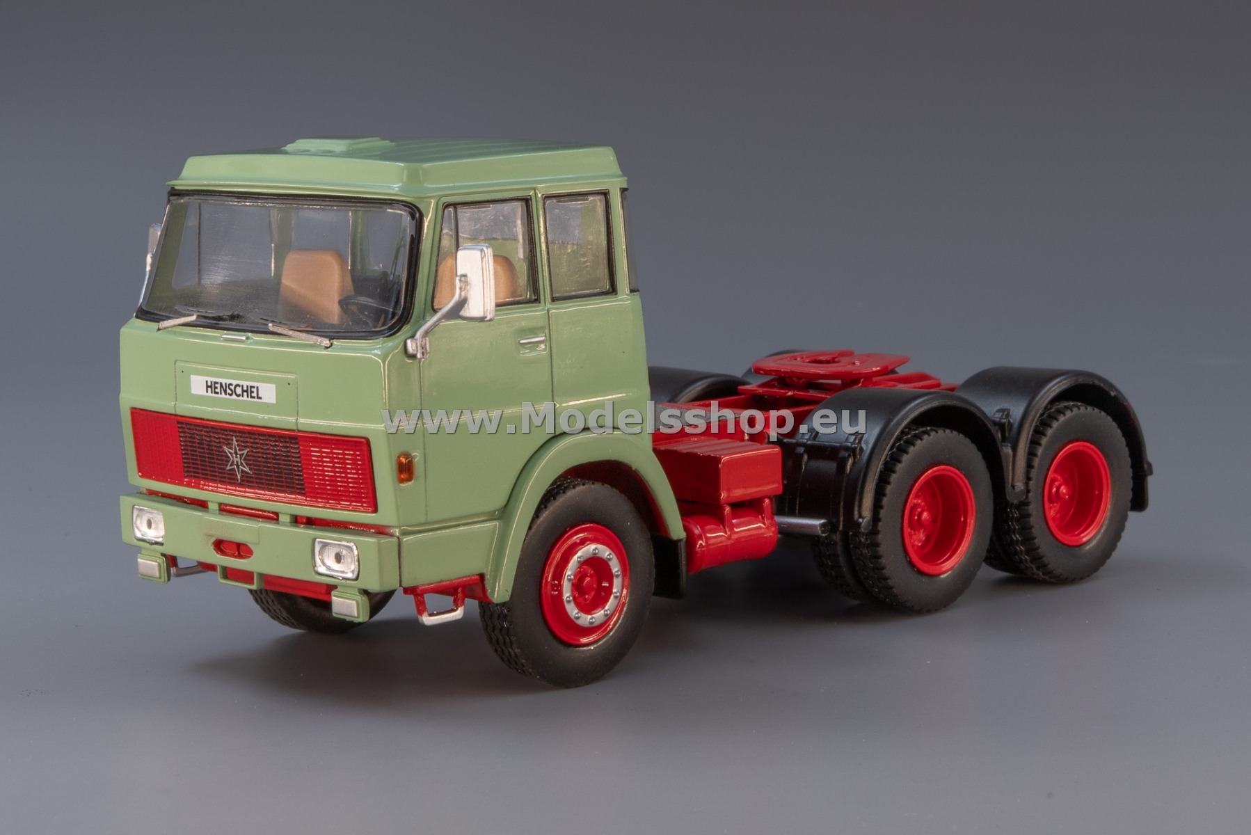 IXO TR151.22 Henschel HS 19 TS tractor truck, 1966 /light green/