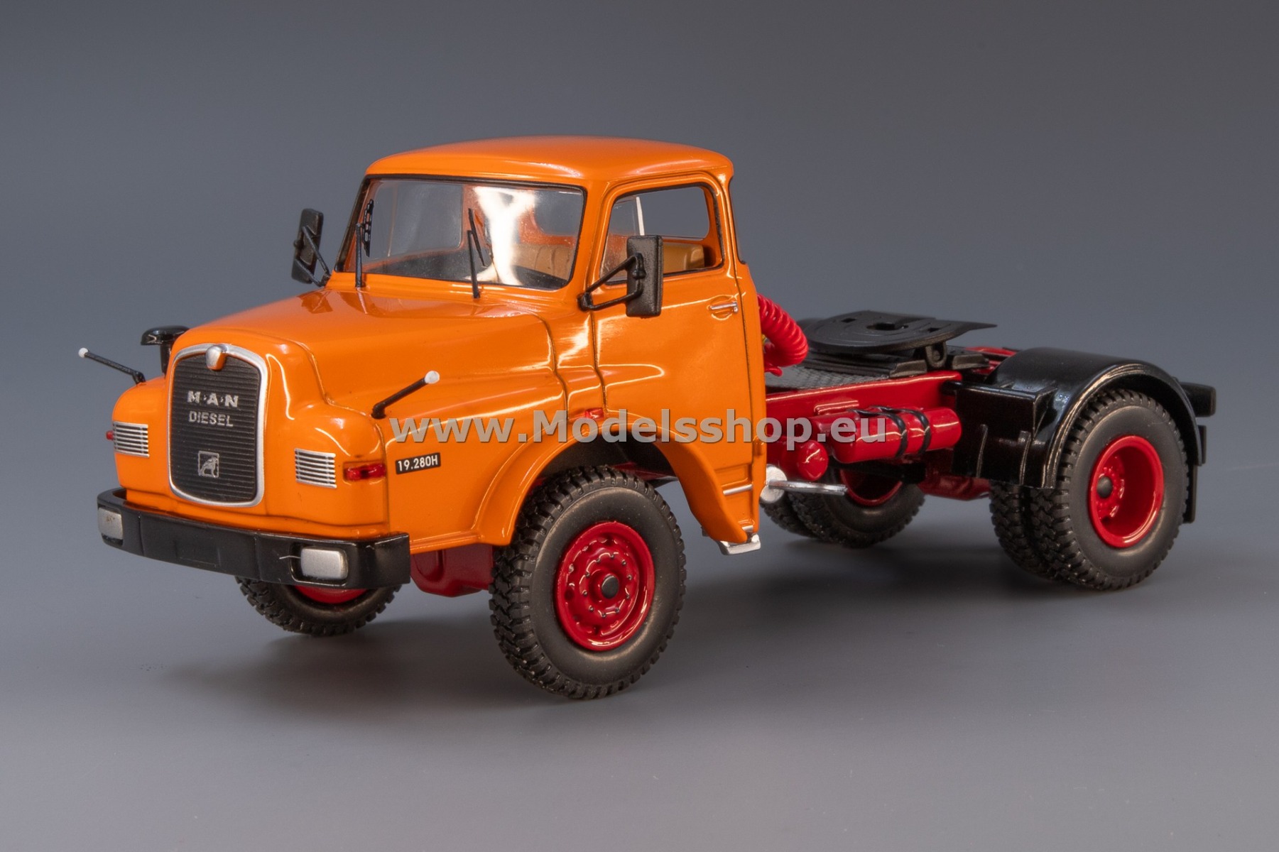 IXO TR155.22 MAN 19.280 H tractor truck, 1971 /orange/