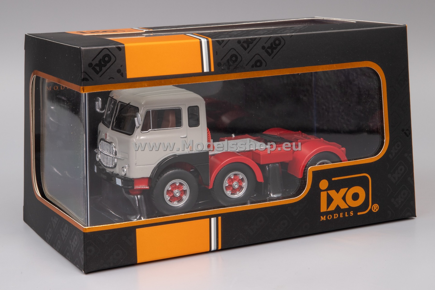 IXO TR176.22 Fiat 690 T1 tractor truck, 1961 /grey/