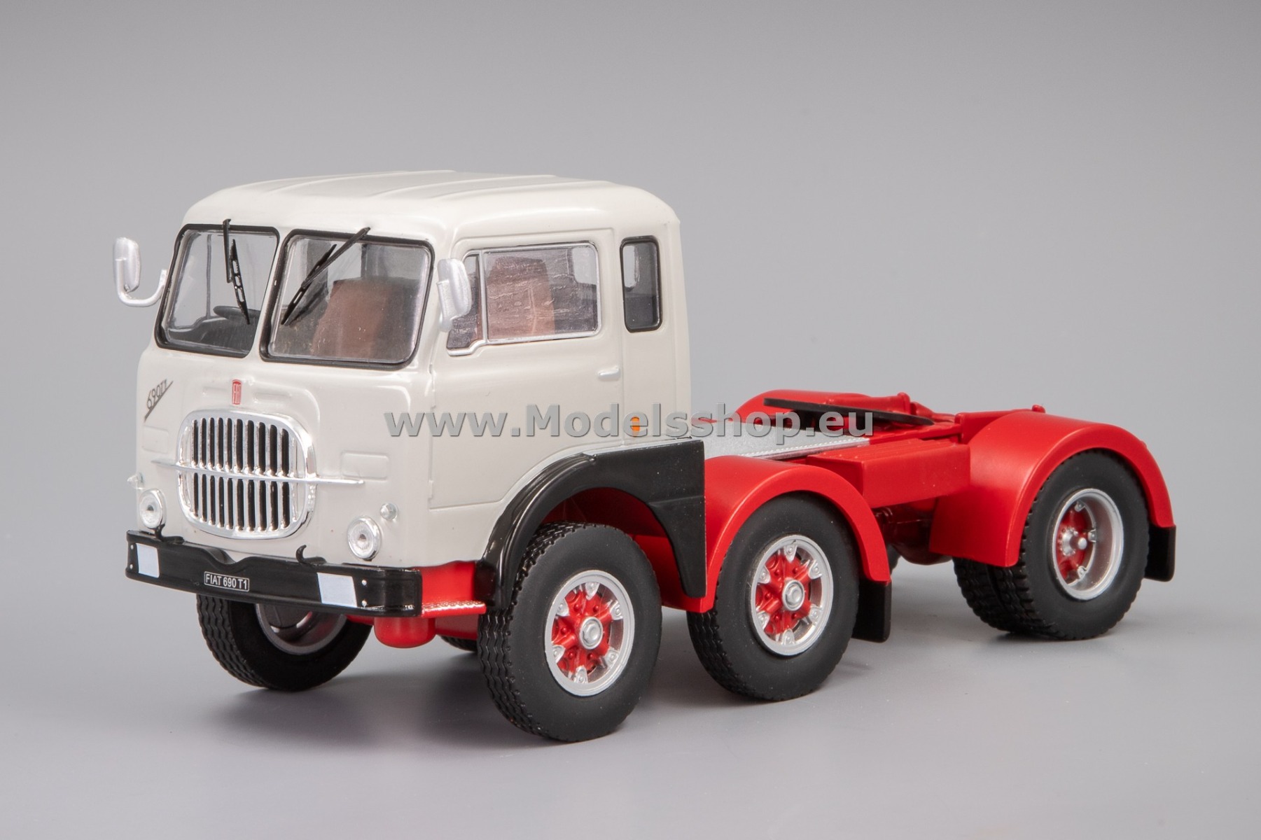 IXO TR176.22 Fiat 690 T1 tractor truck, 1961 /grey/