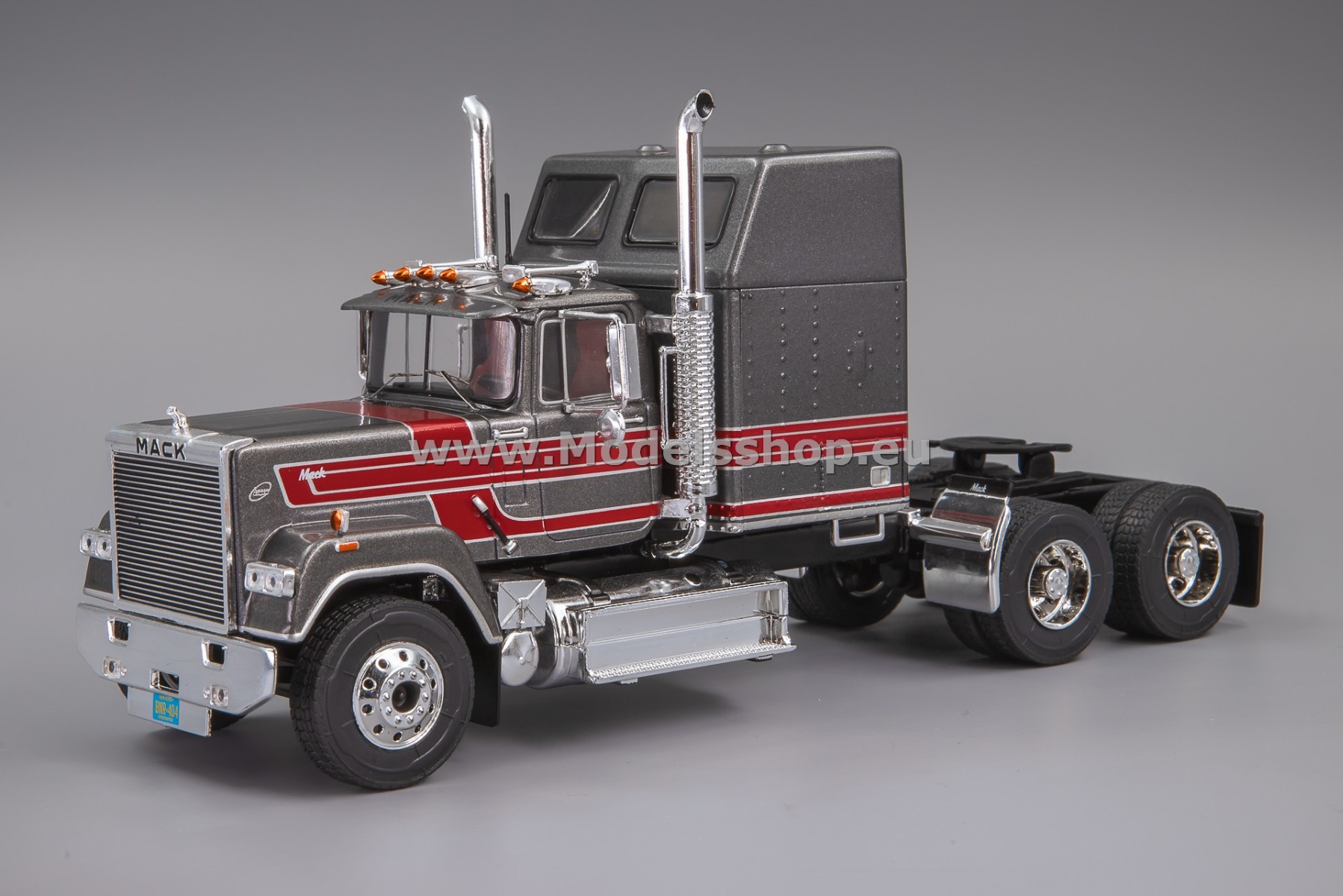 IXOTR187.22 Mack Superliner Magnum tractor truck, 1985 /gray metallic/