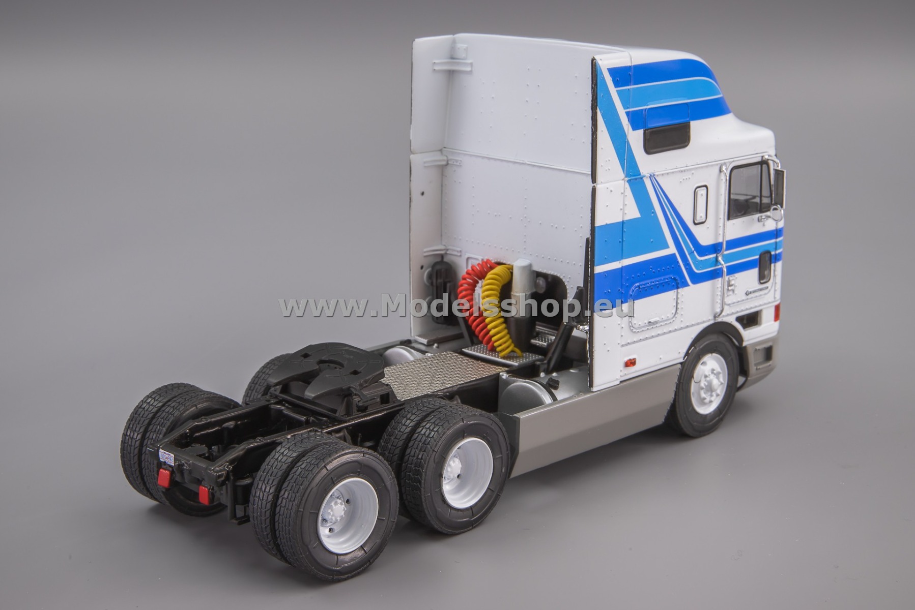 IXOTR190.22 Internationa Eagle Cabover, tractor truck, 1995 /white