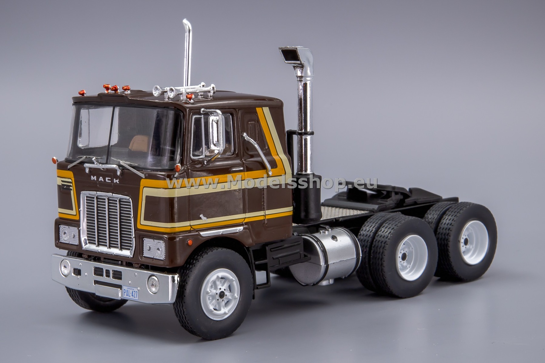 IXOTR191.22 Mack Series F Tractor truck, 1977 /brown - decorated/