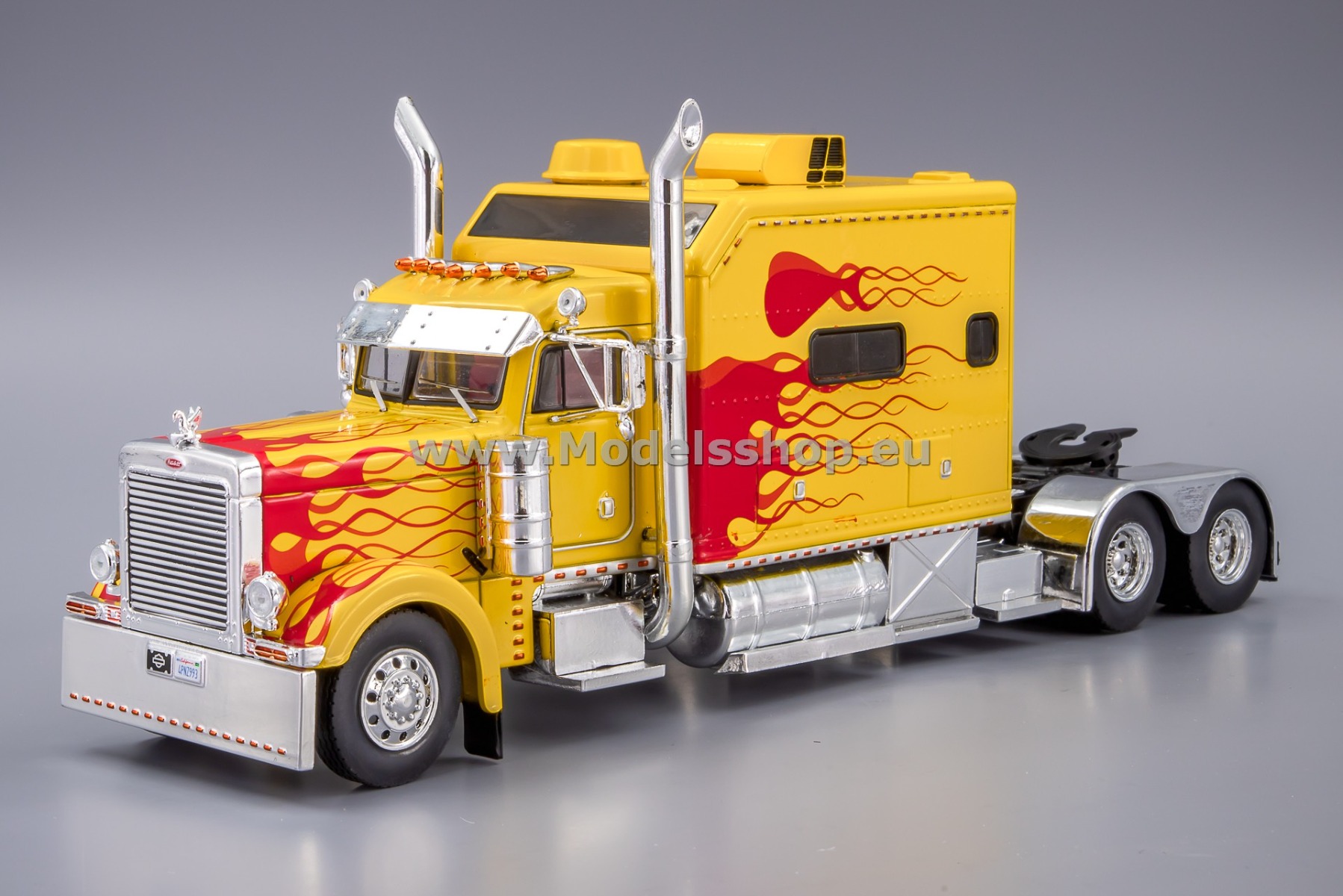 IXOTR193.22 Peterbilt T 379 Custom, tractor truck, 2002 /yellow - red/