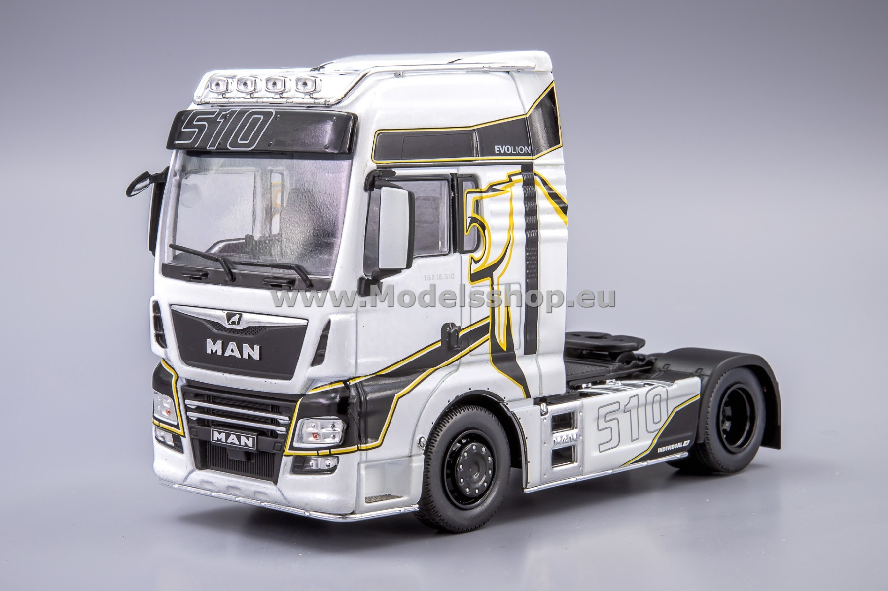 IXOTR197.22 MAN TGX XXL D38 tractor truck, 2020 /white - decorated/