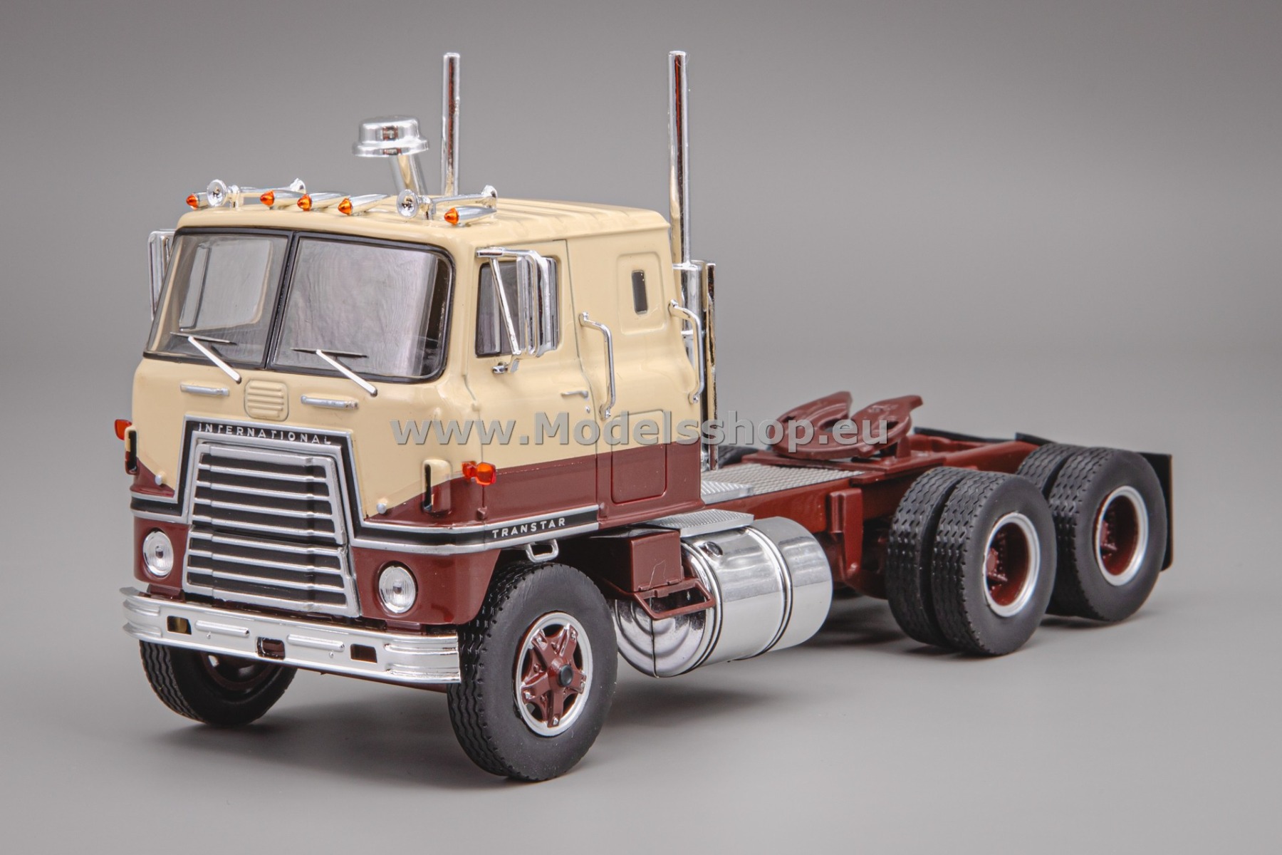 IXOTR201.22 International Transtar COE tractor truck, 1965 /beige - brown/