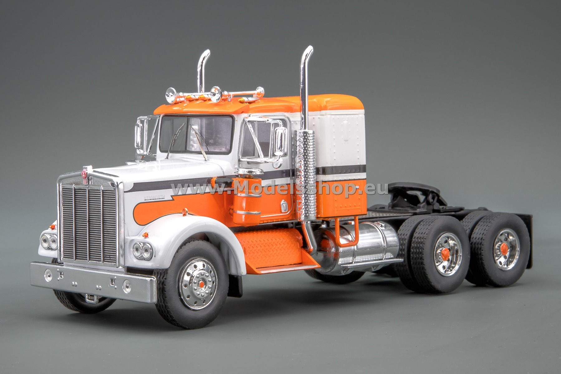 IXOTR203.22 Kenworth W 925 tractor truck, 1970 /white - orange/