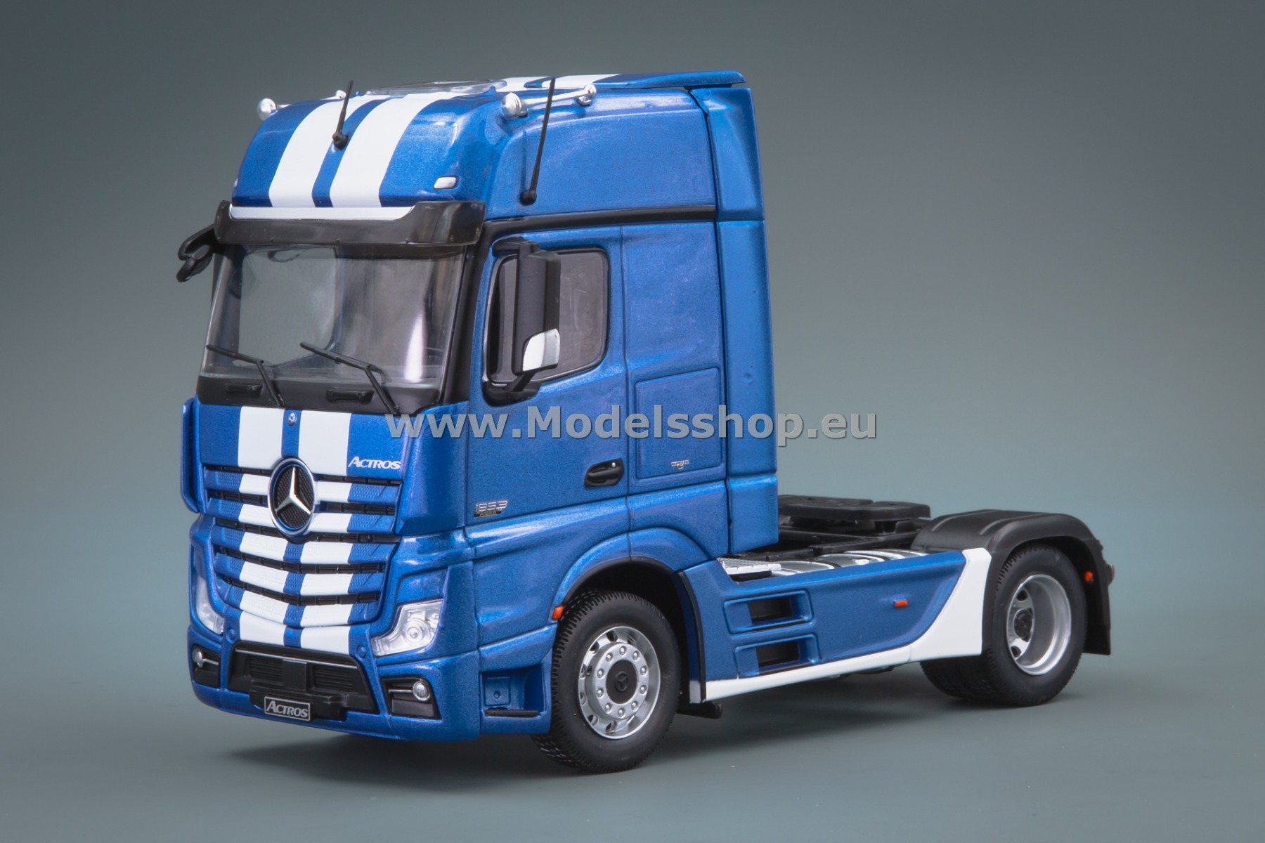 IXOTR206.22 Mercedes-Benz Actros MP4 2012, tractor truck /blue/