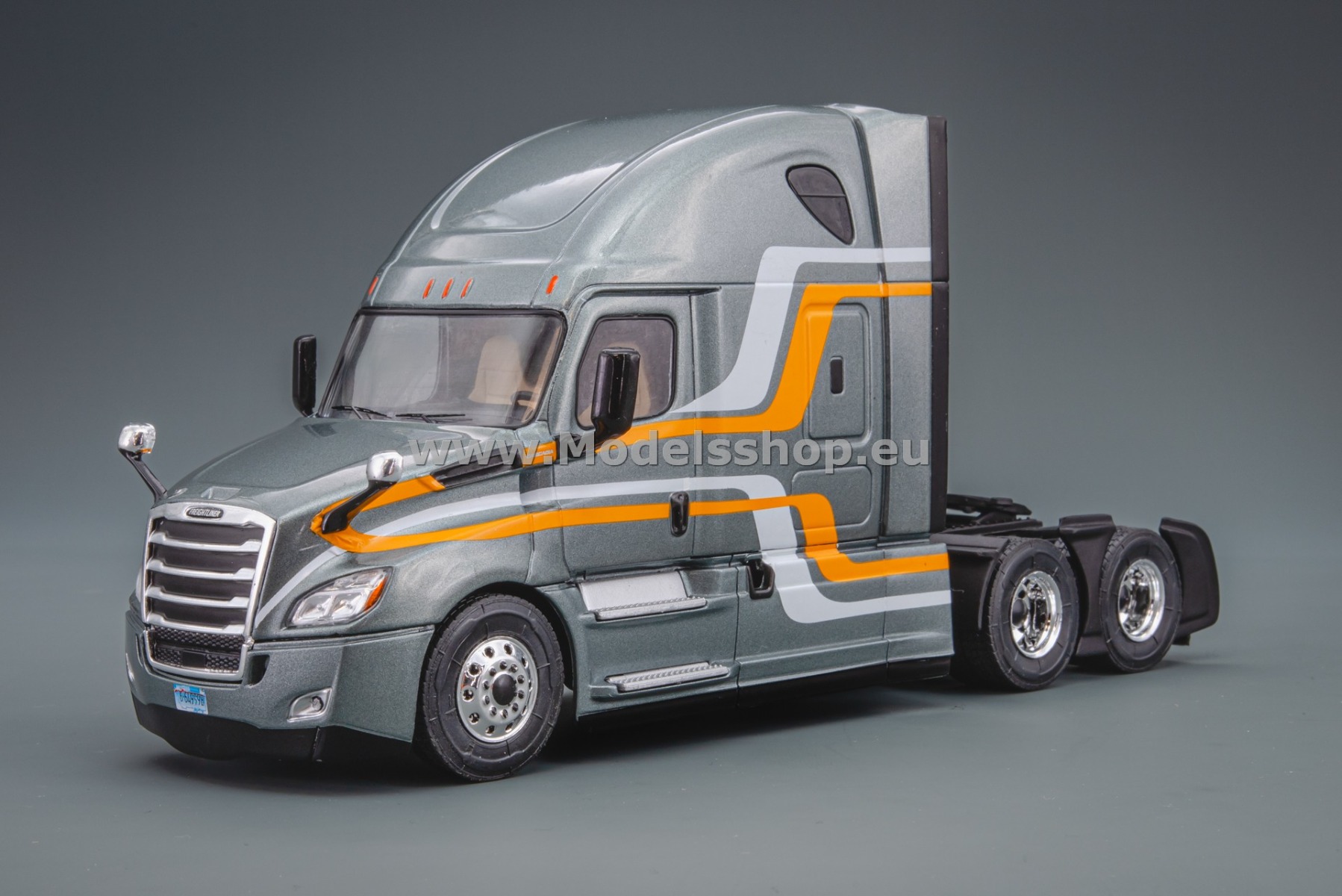IXOTR211.22 Freightliner Cascadia Sattelzugmaschine, 2018 /grau metallic/