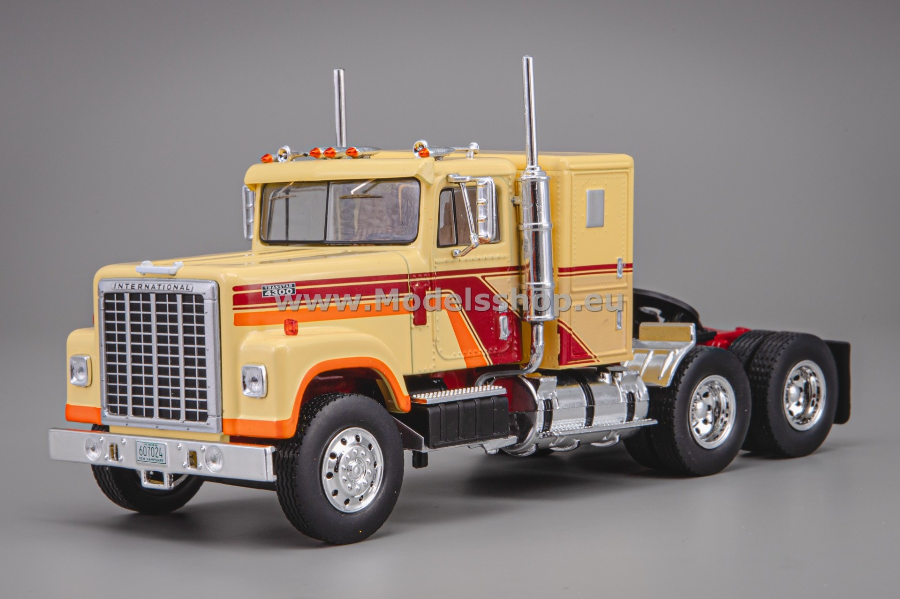IXOTR217.22 Internationa Transtar 4300 tractor truck, 1980 /beige/