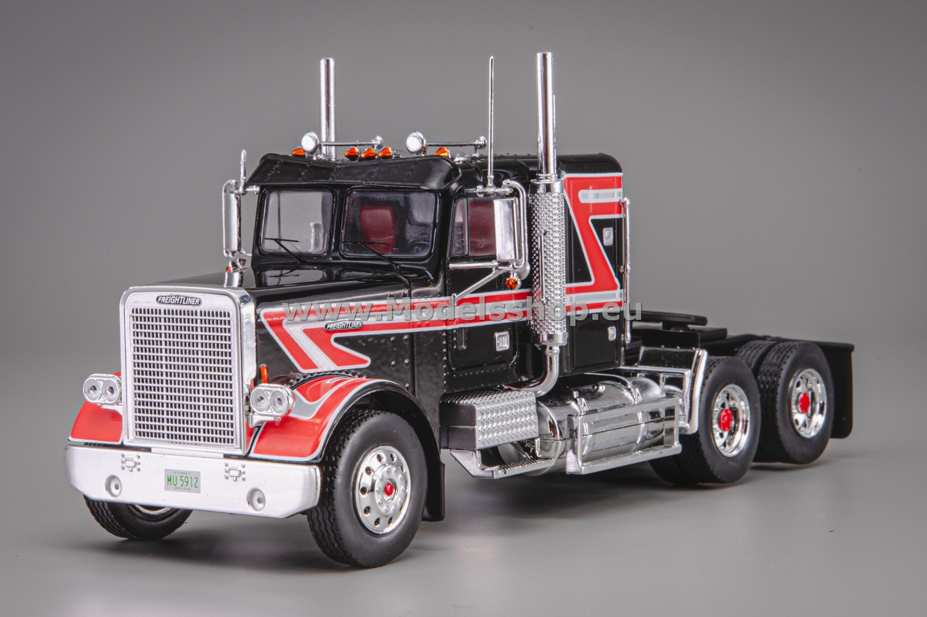 IXOTR218.22 Freightliner FLC 120 64 T, tractor truck 1977 /black - red/