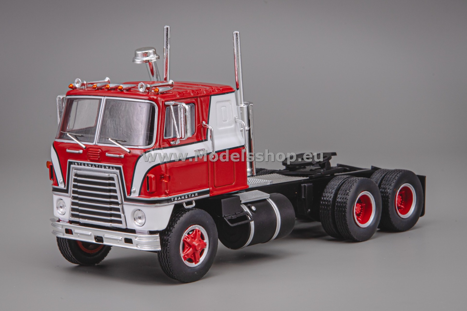 IXOTR219.22 International Transtar COE tractor truck, 1976 /red - white/
