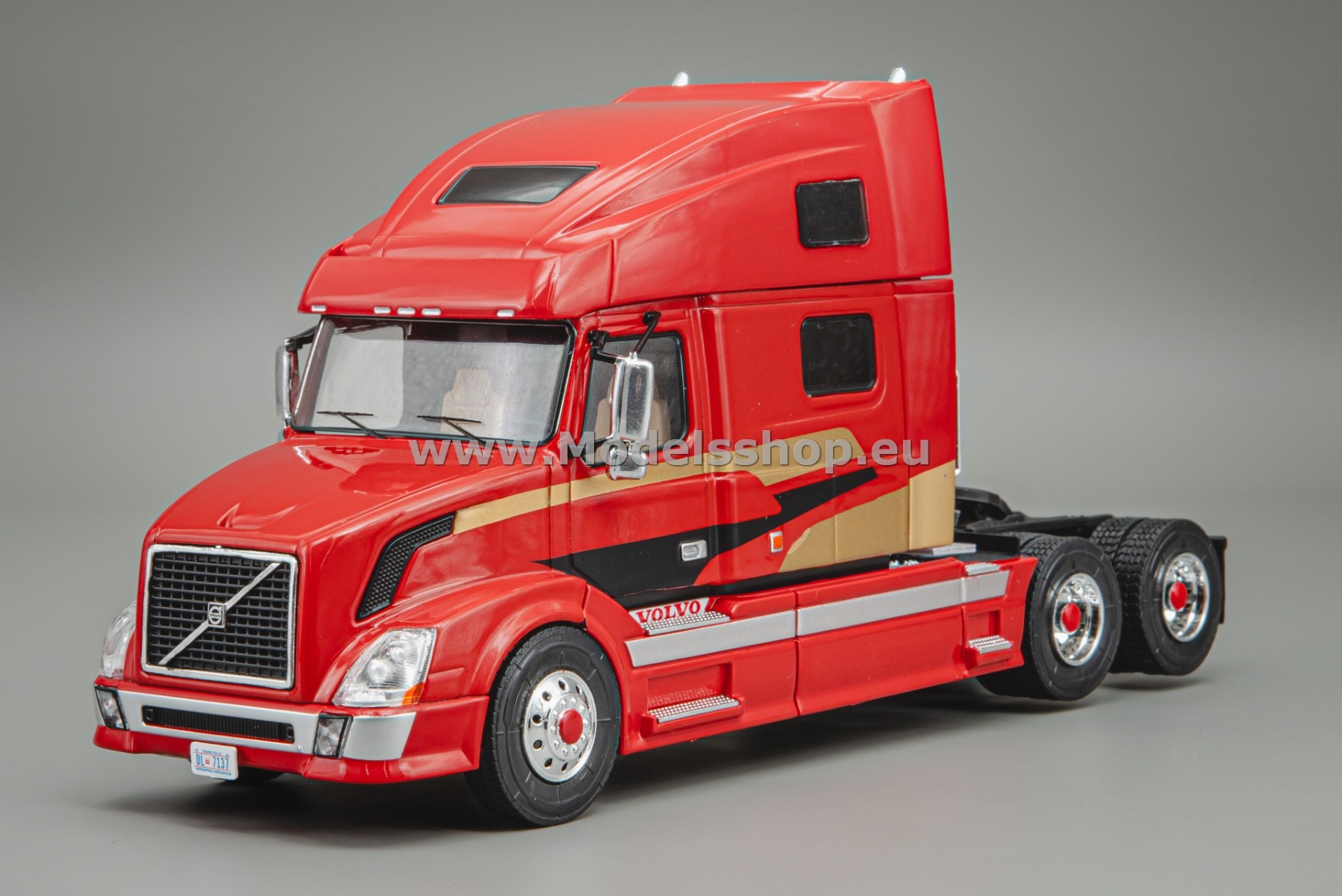 IXOTR220.22 Volvo VNL 730 tractor truck, 2010 /red - decorated/