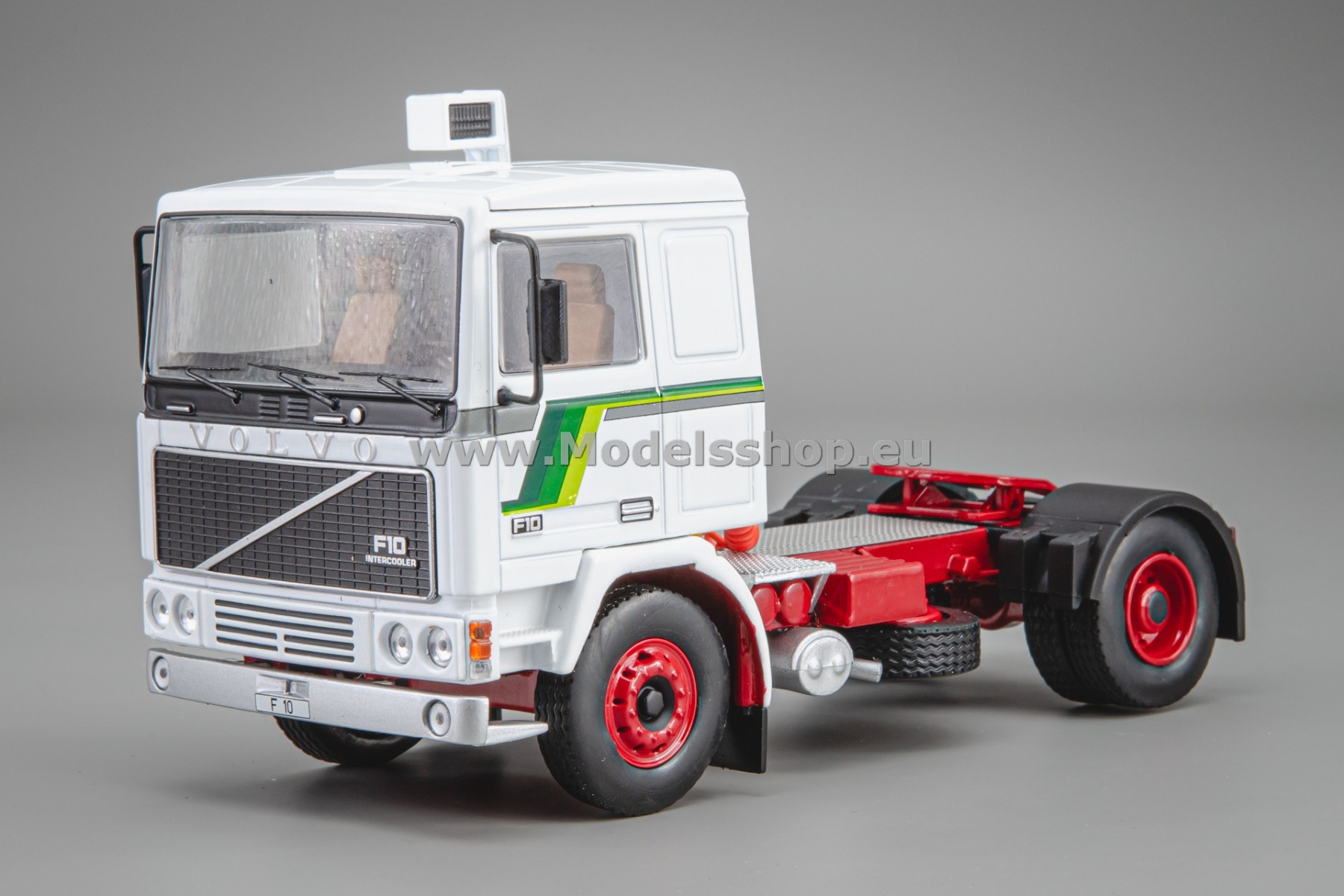 IXOTR228.22 Volvo F10 tractor truck, 1983 /white - green/