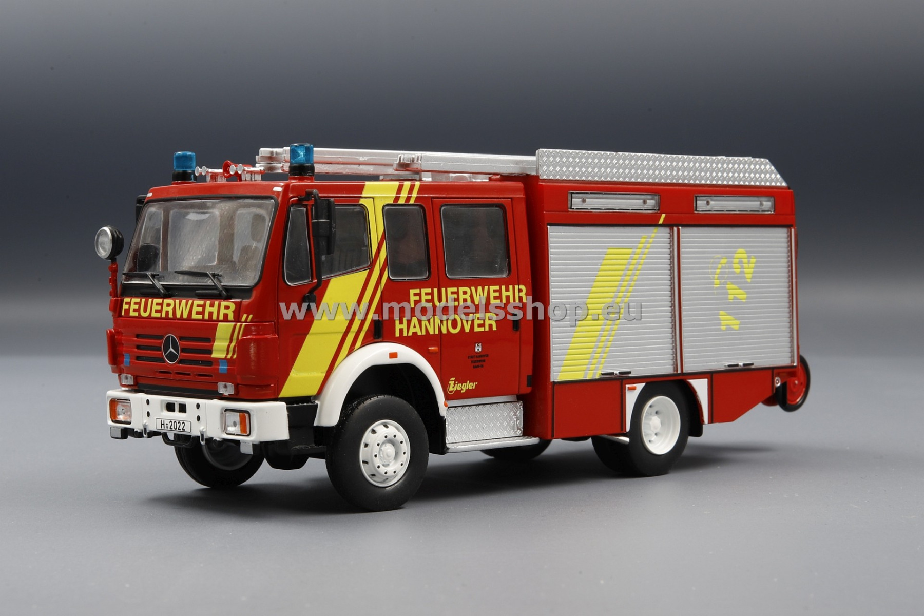IXO TRF021S Mercedes-Benz LF 16/12 Ziegler, Feuerwehr Hannover, 1995