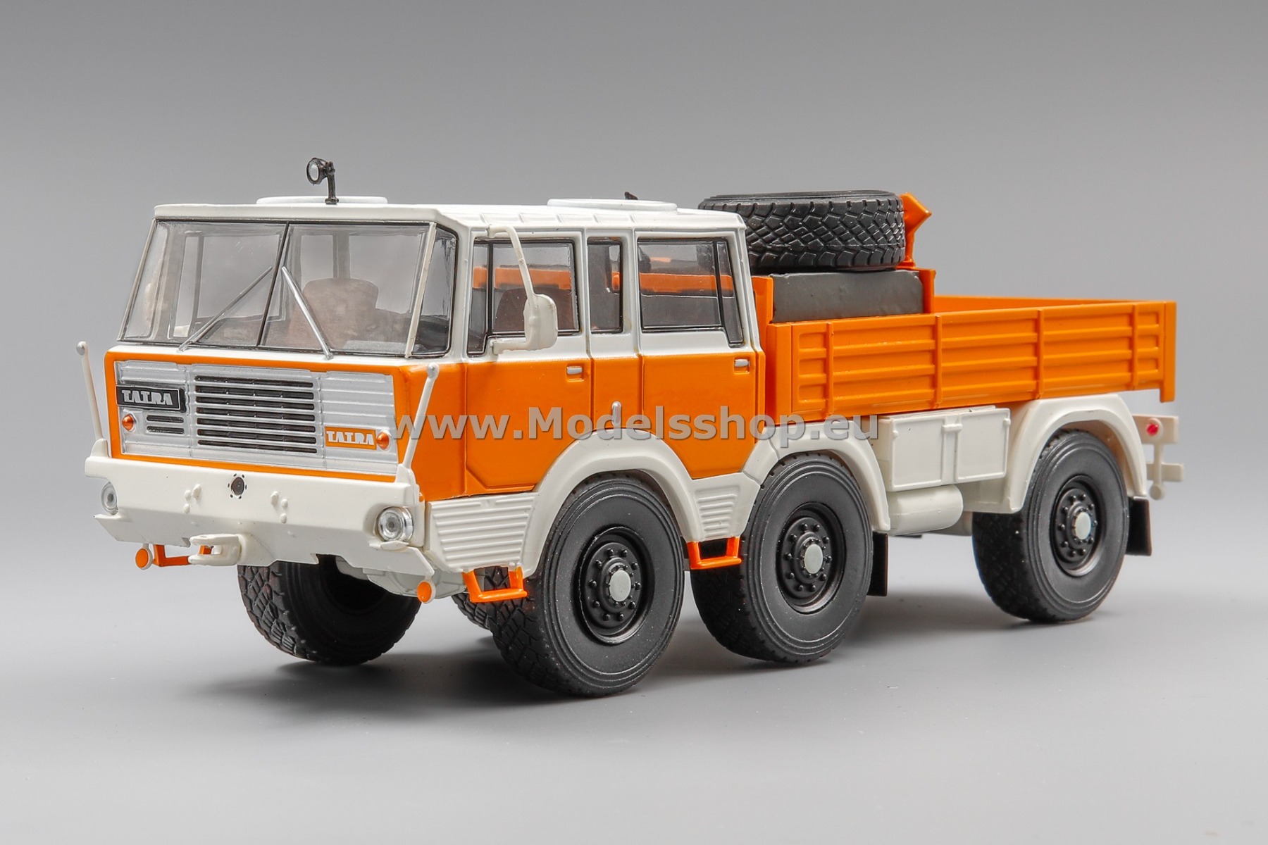 IXO TRU039.22 Tatra 813 6x6, 1968 /orange - white/